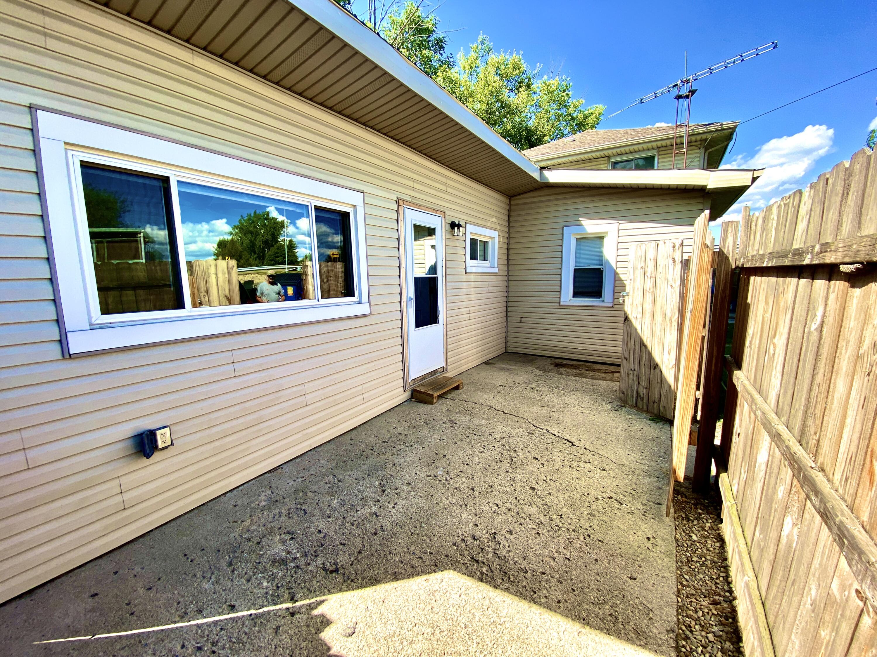 106 Lind Street Property Photo 44