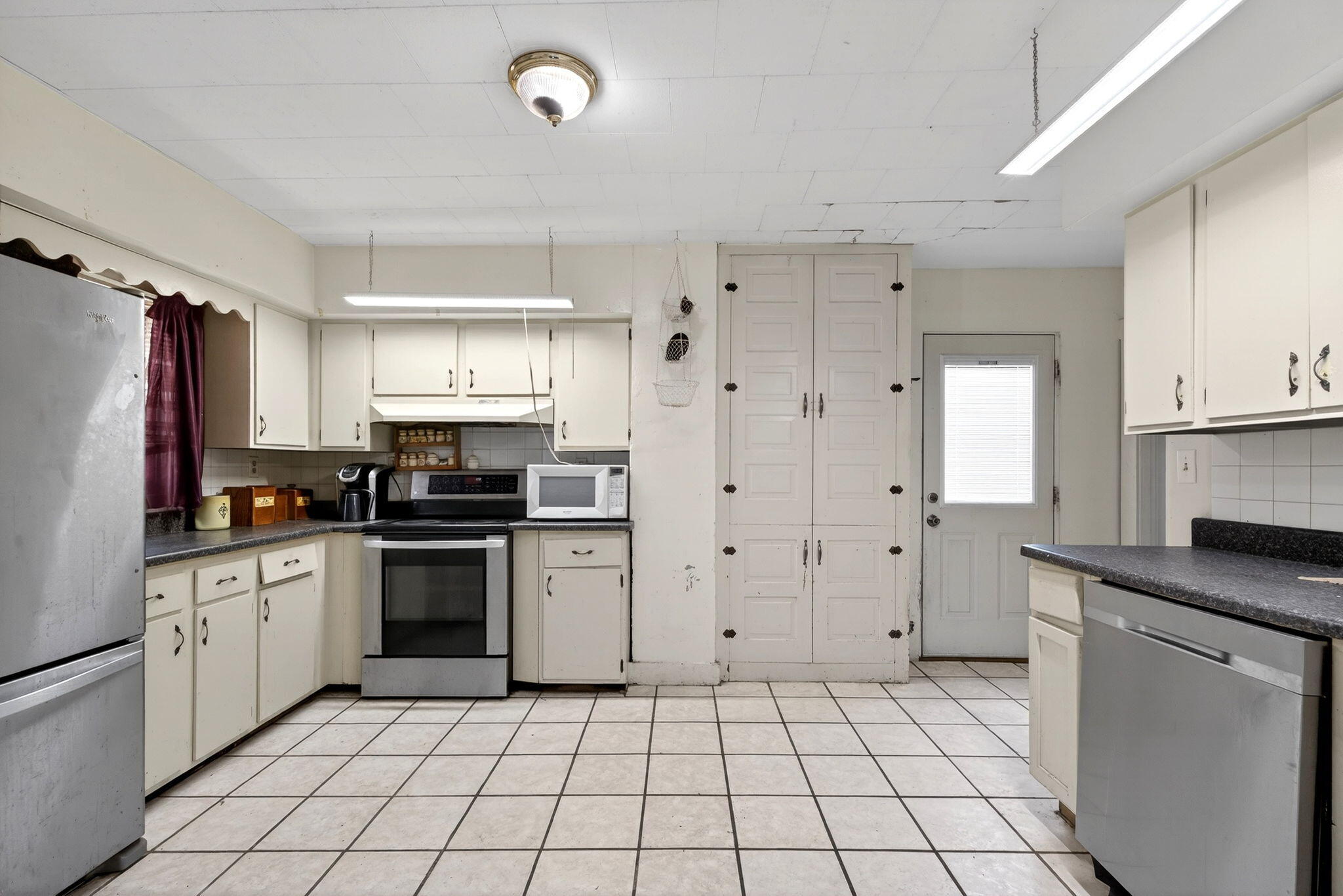 1682 Edwards Avenue Property Photo 3