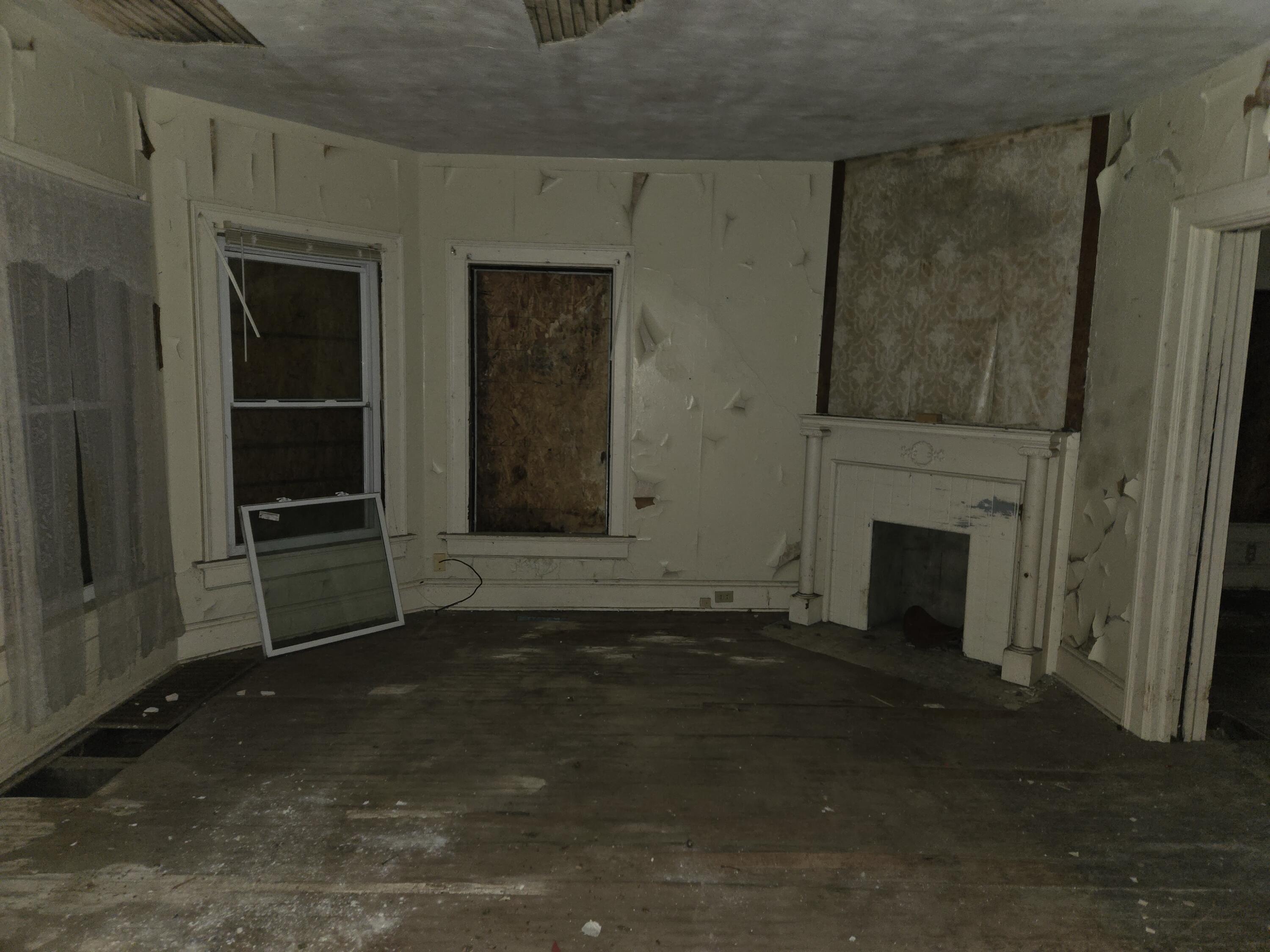 727 W High Street Property Photo 11