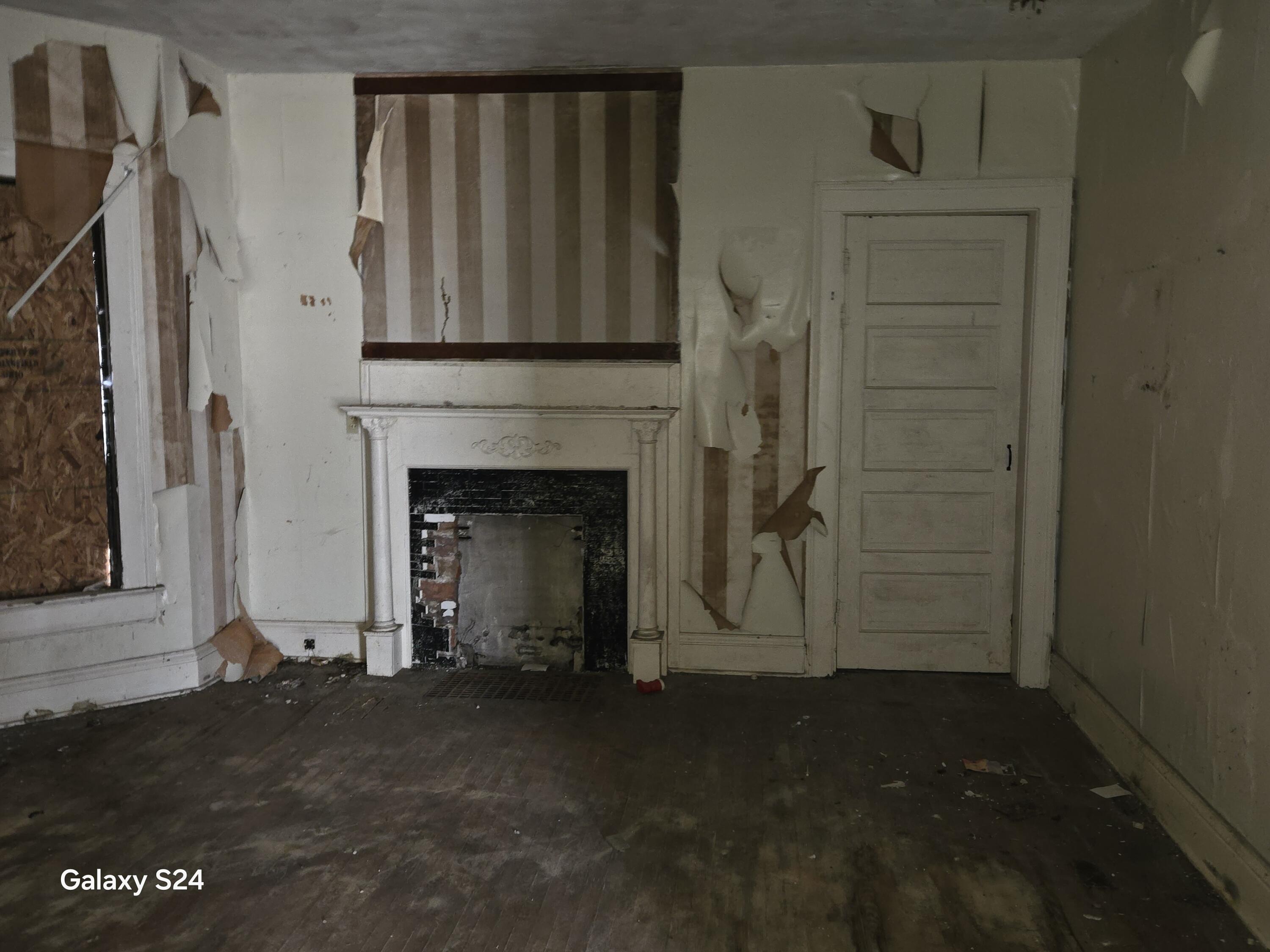 727 W High Street Property Photo 12