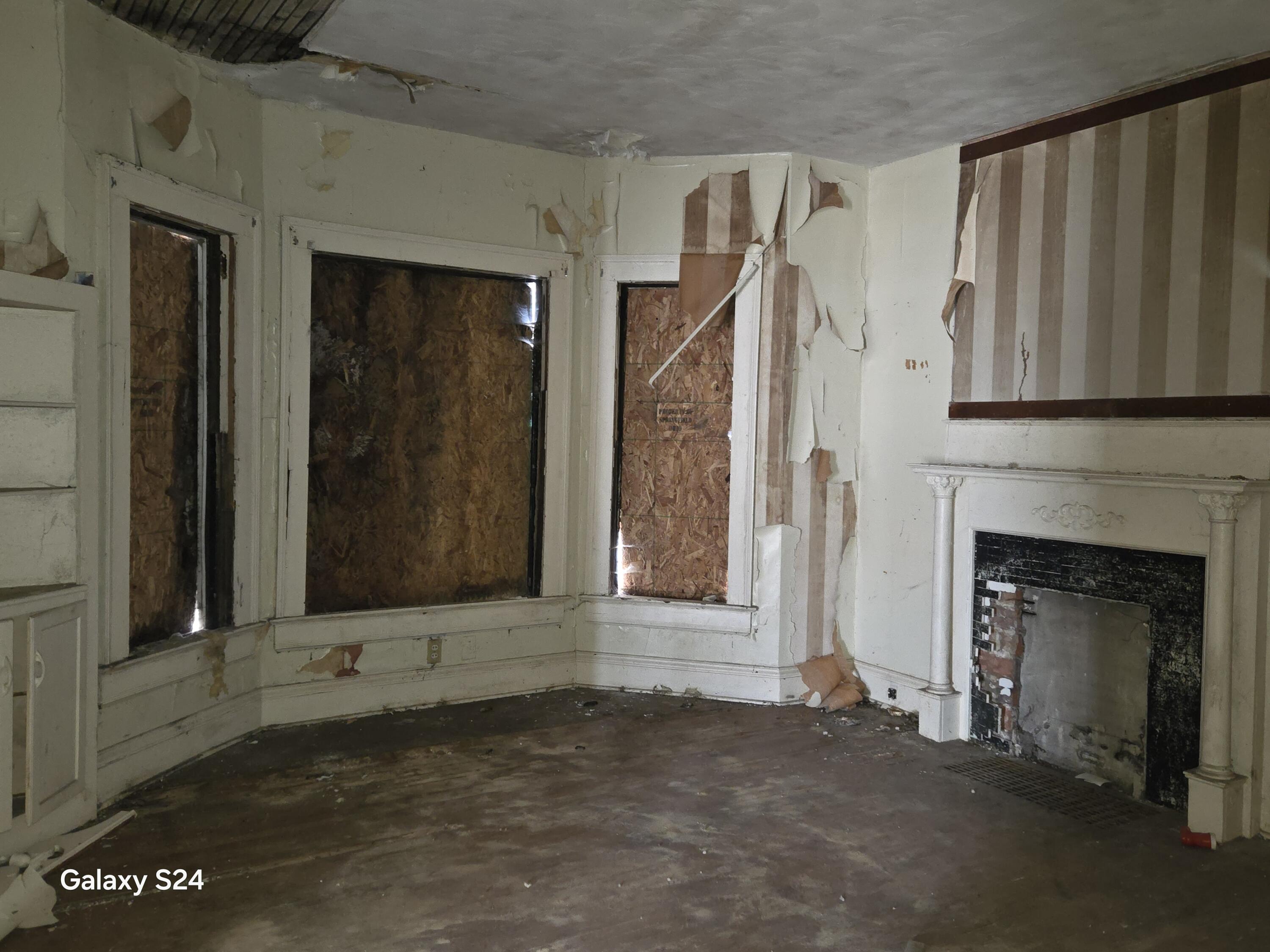 727 W High Street Property Photo 13