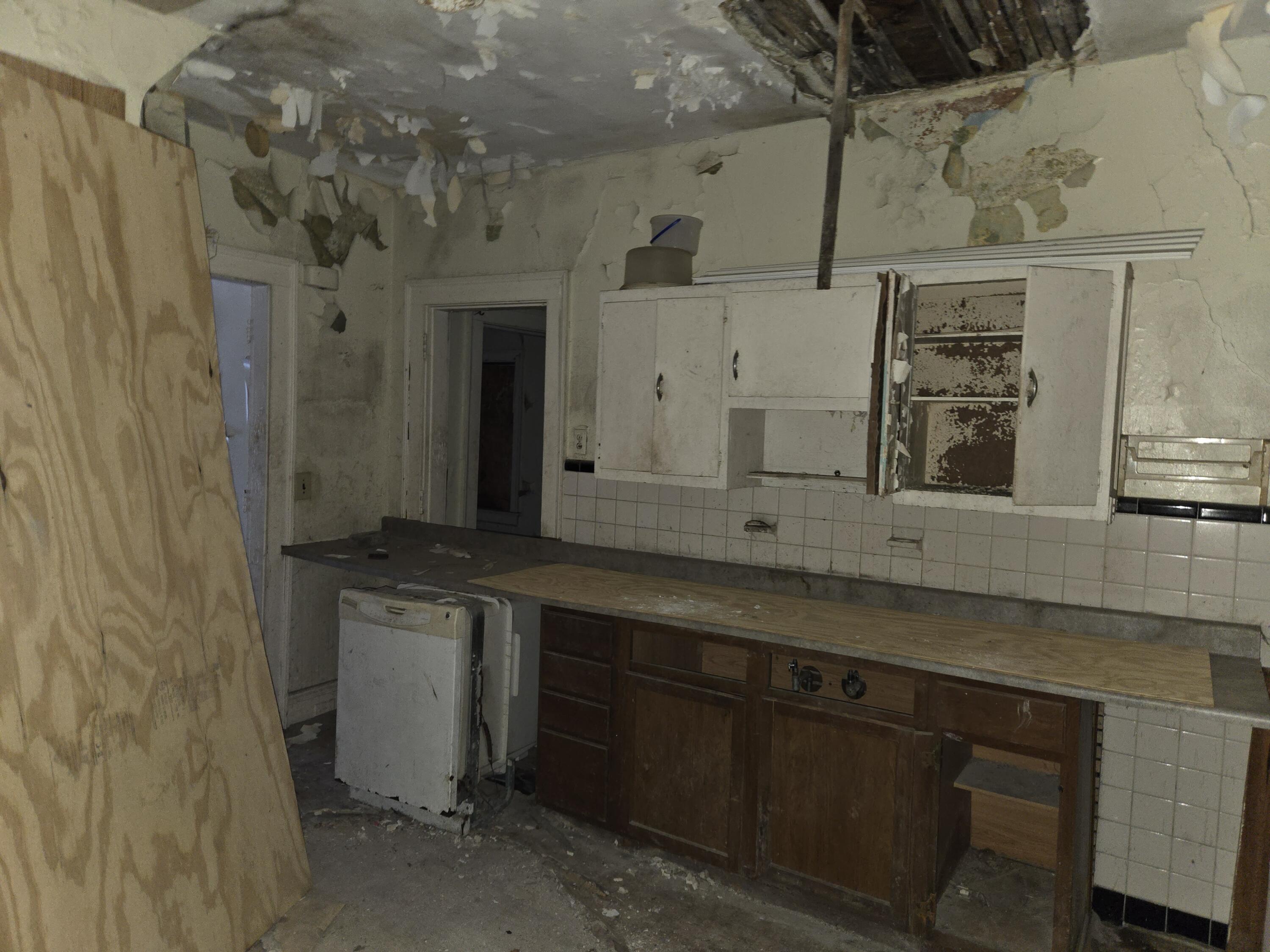 727 W High Street Property Photo 14