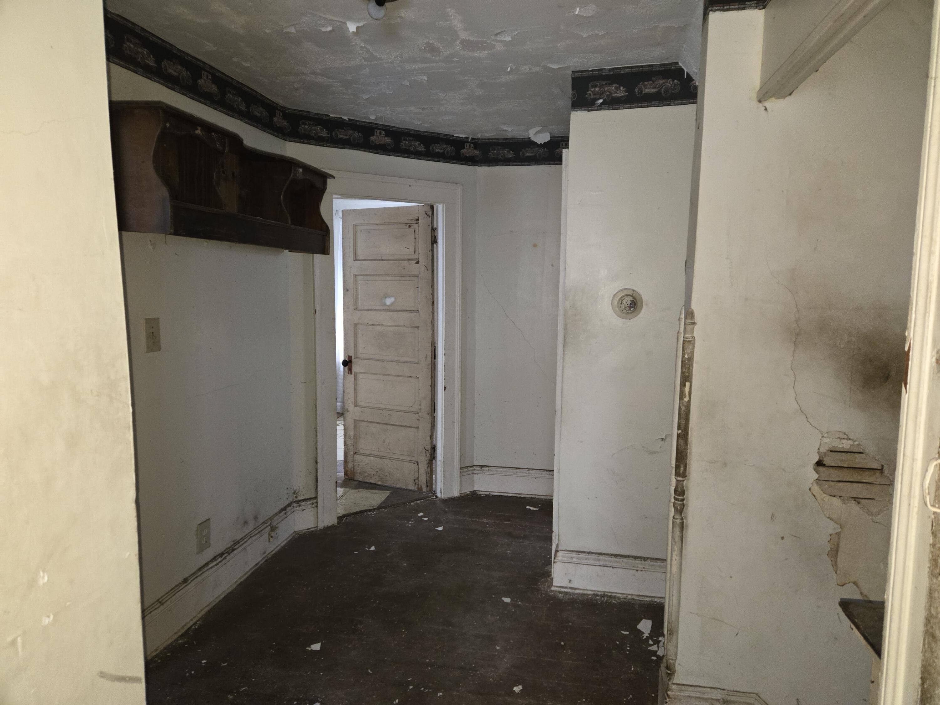 727 W High Street Property Photo 16