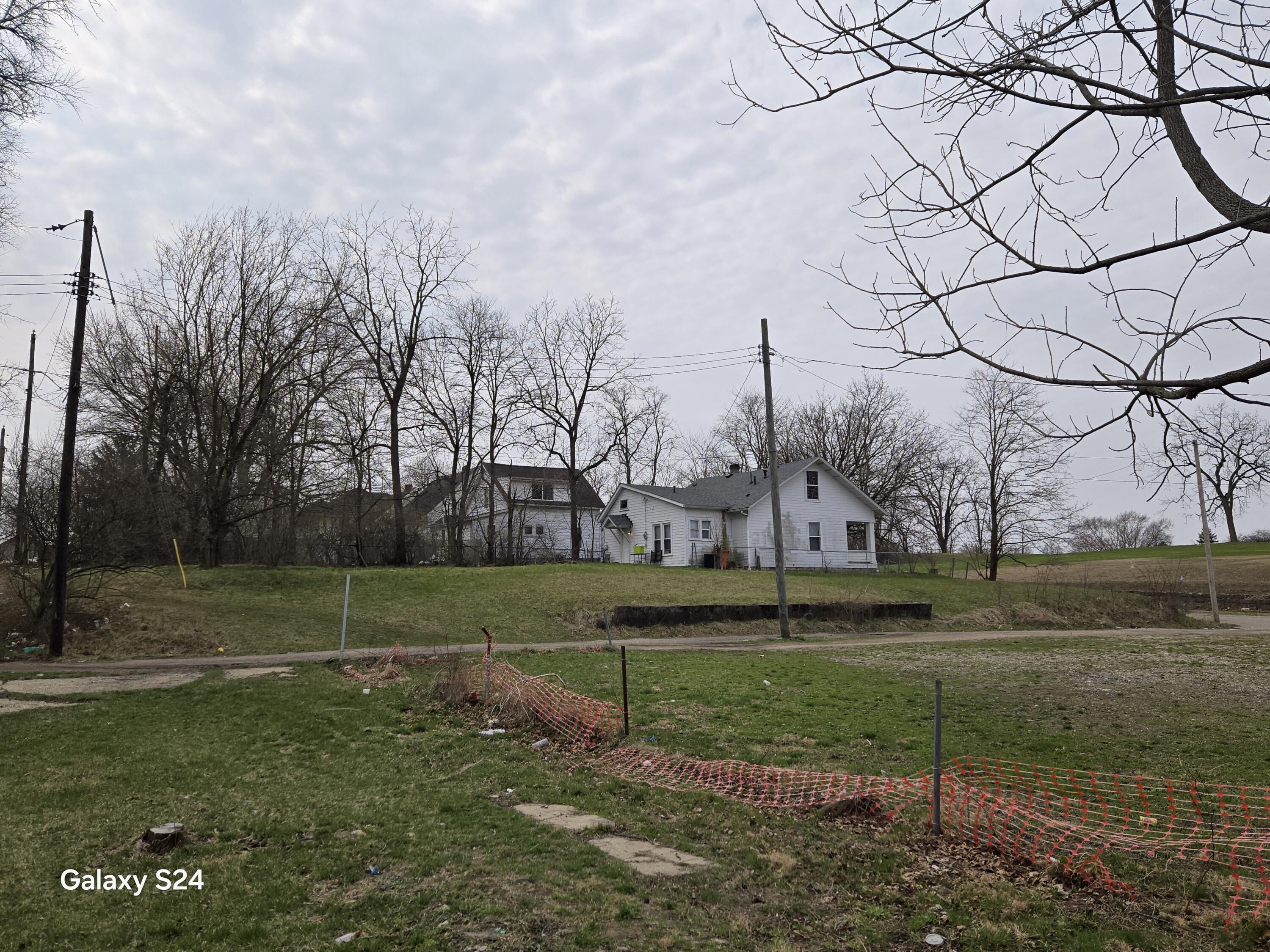 727 W High Street Property Photo 26