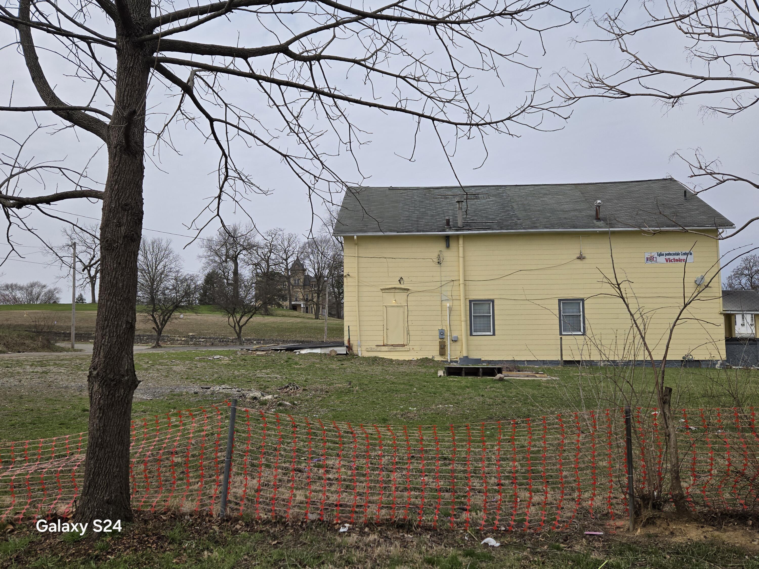 727 W High Street Property Photo 28