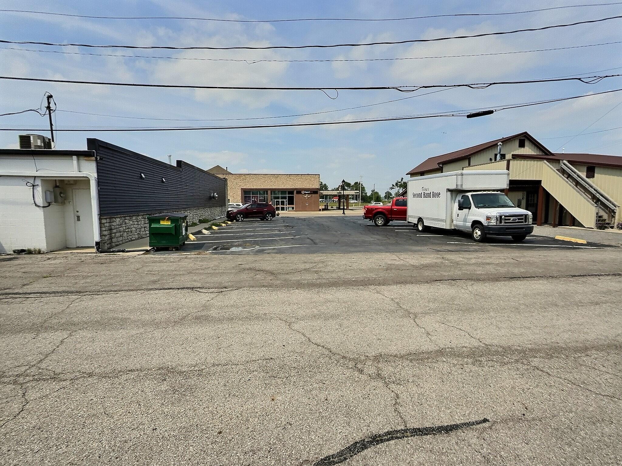 150 E Lake Street Property Photo 3