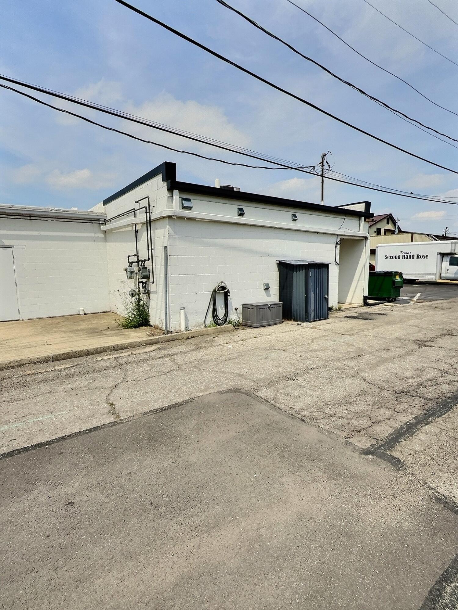 150 E Lake Street Property Photo 4