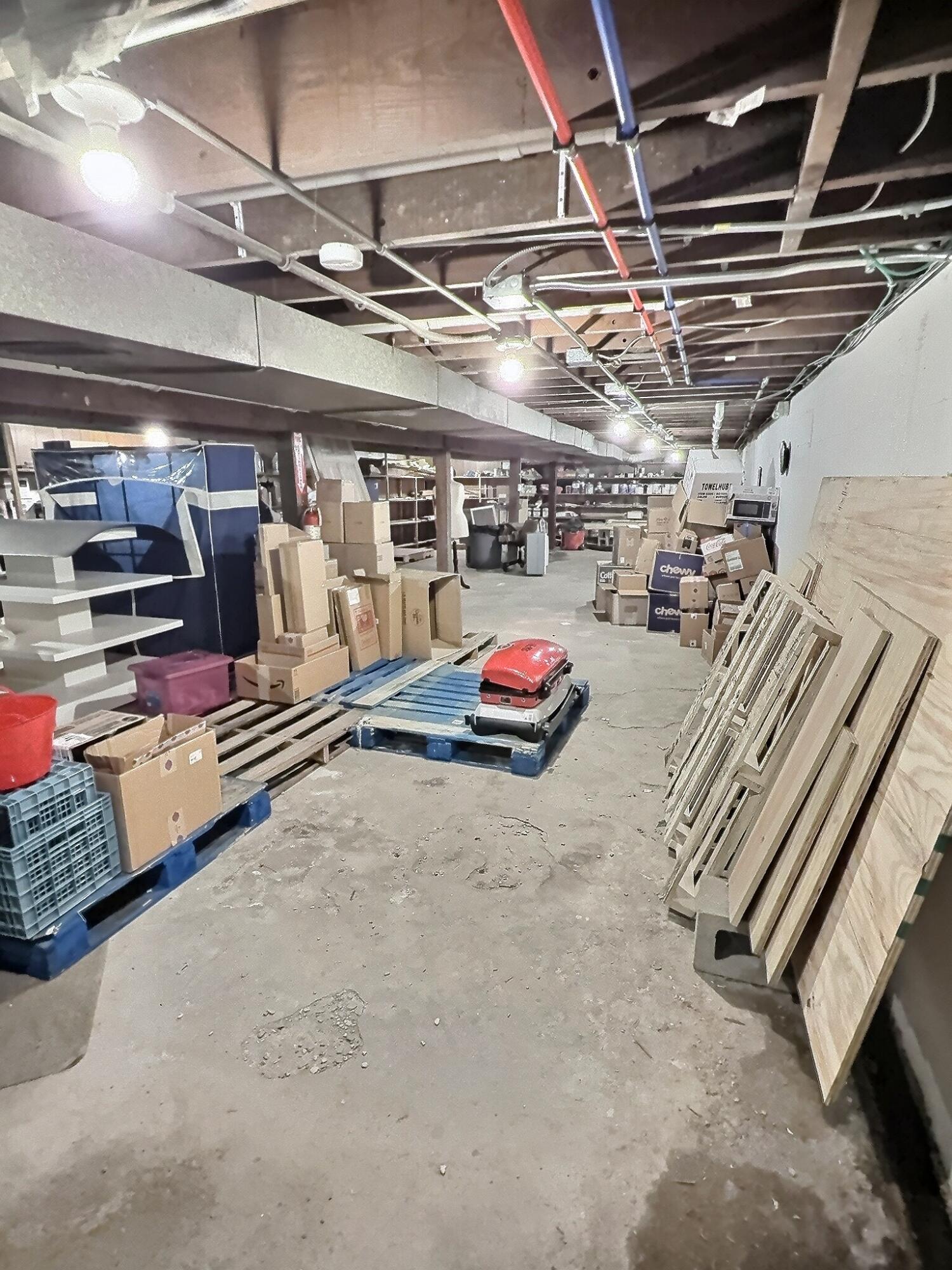 150 E Lake Street Property Photo 12