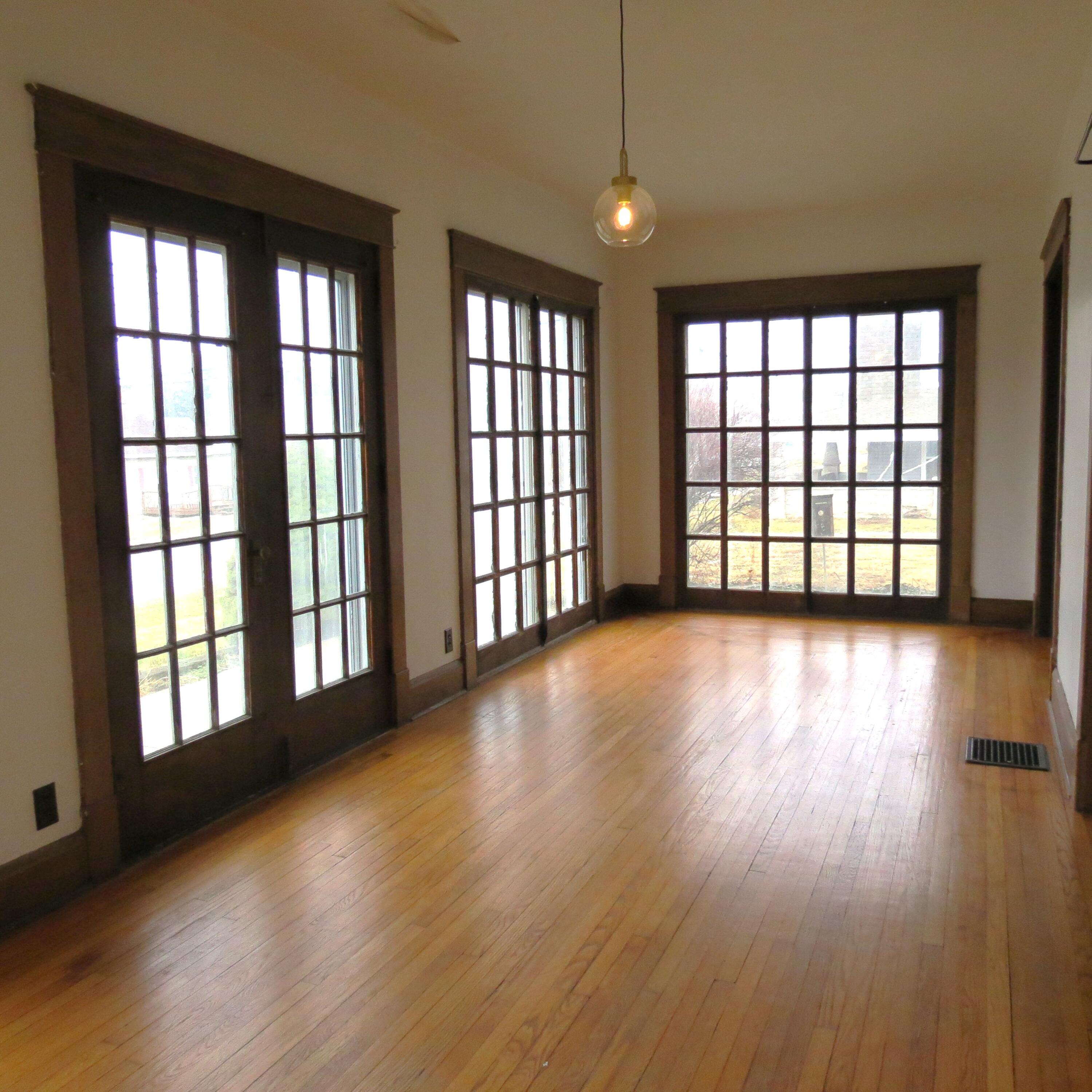 102 E Main Street Property Photo 4