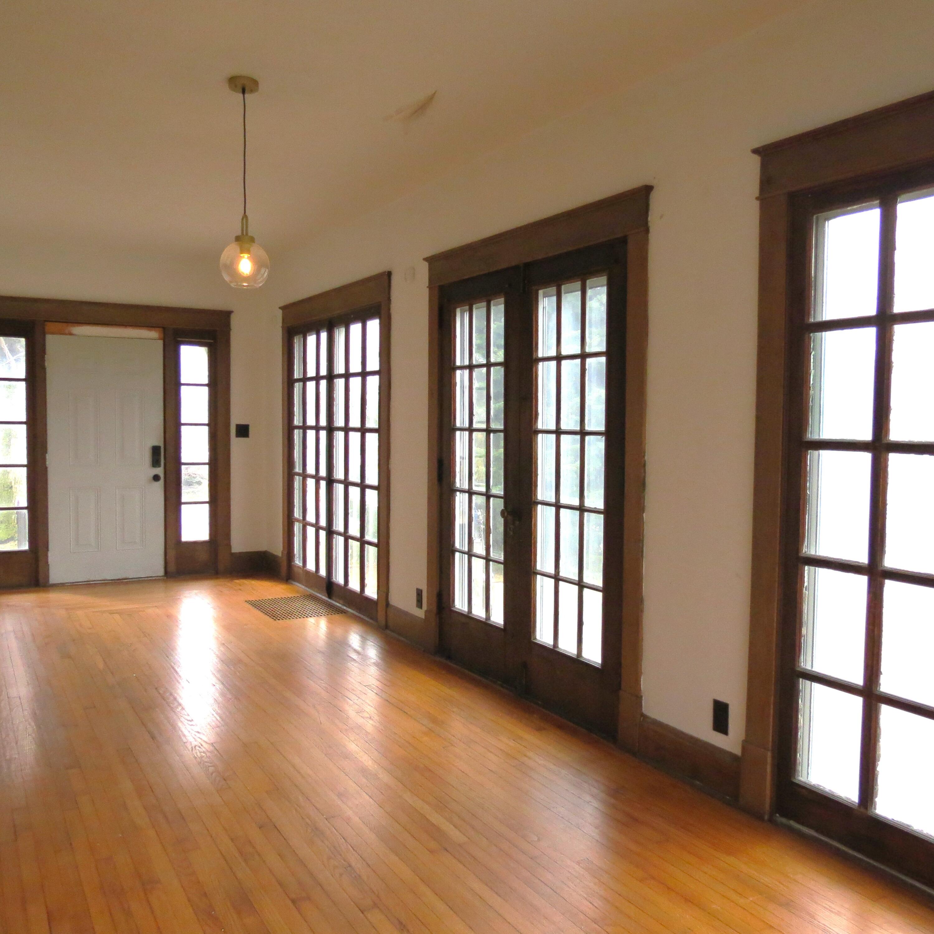 102 E Main Street Property Photo 5