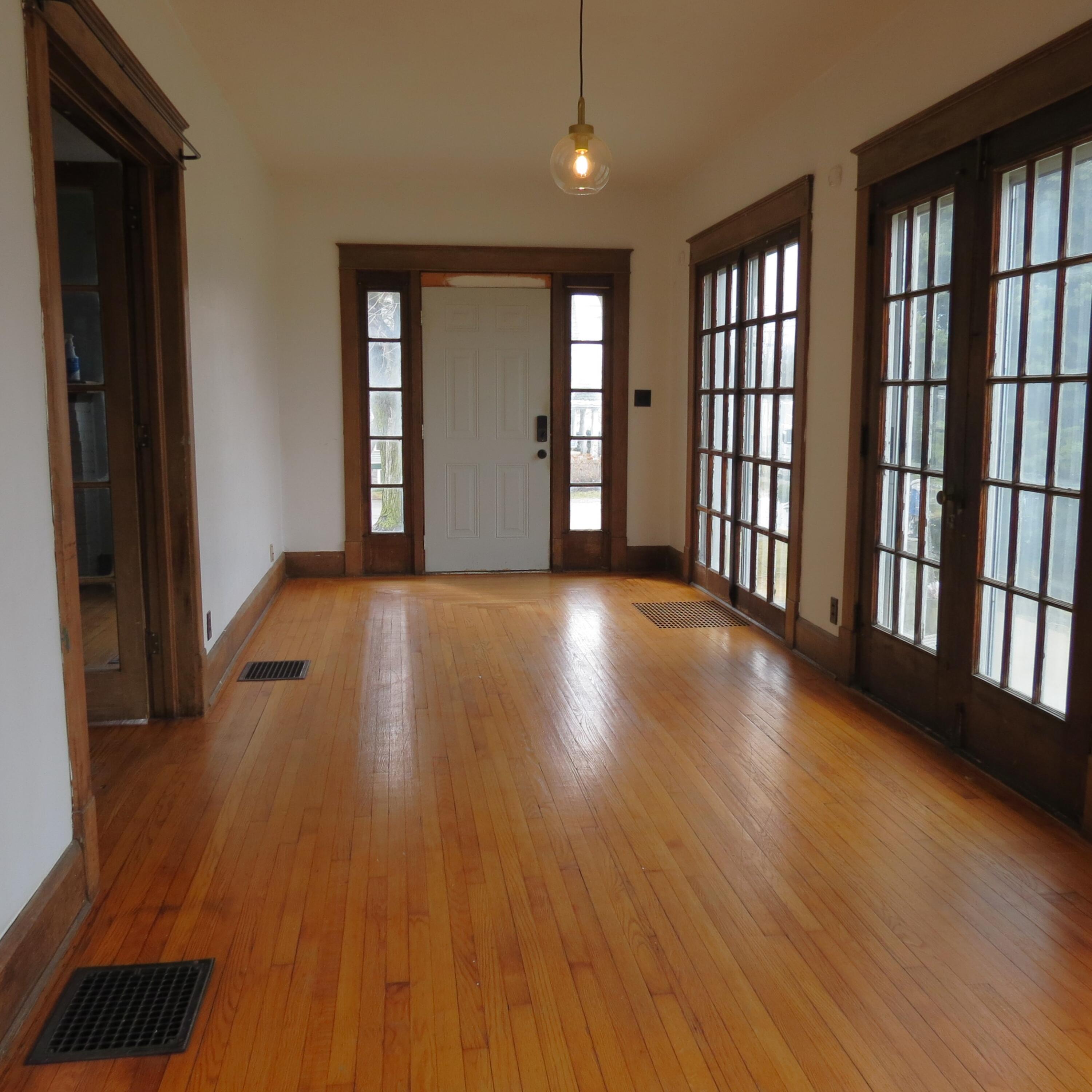 102 E Main Street Property Photo 6