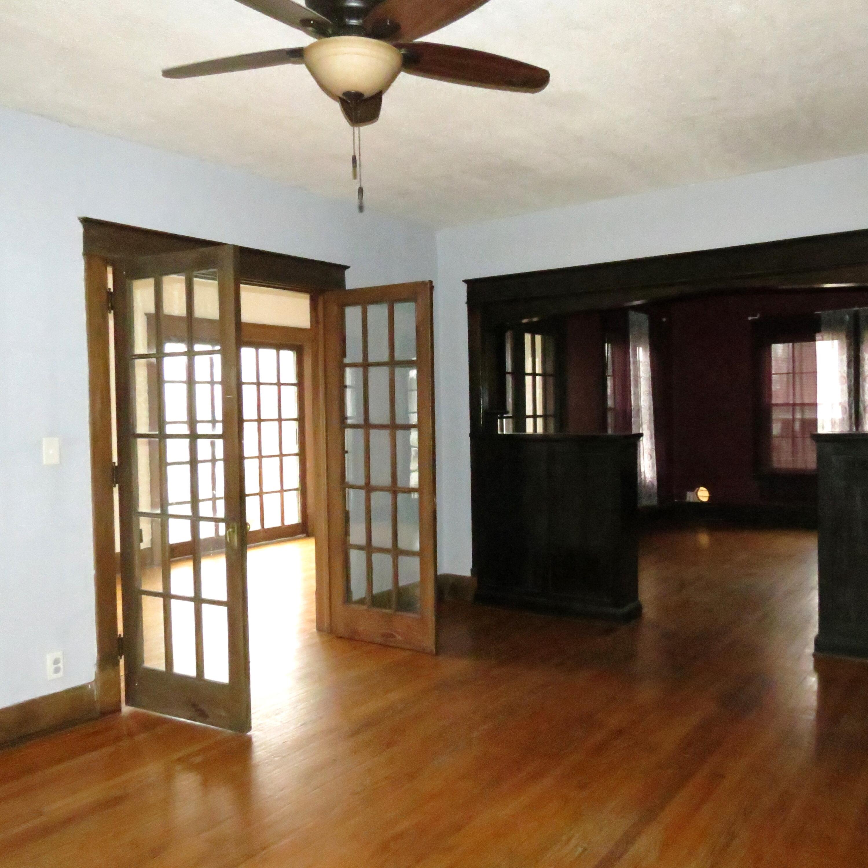 102 E Main Street Property Photo 8