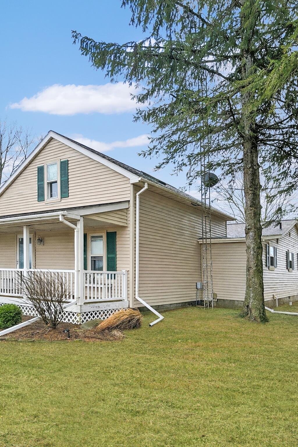 335 N State Route 121 Property Photo 1