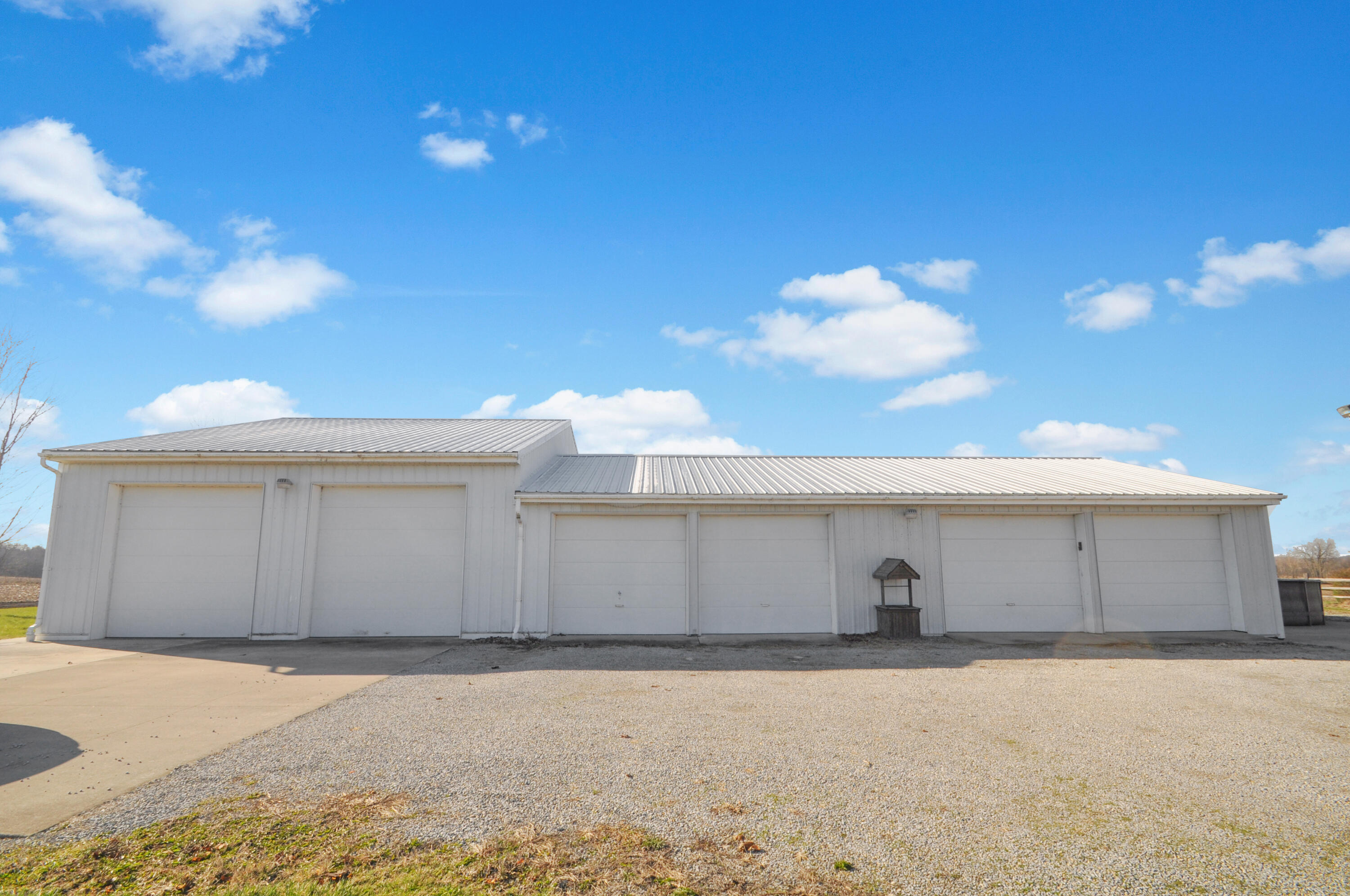 335 N State Route 121 Property Photo 2