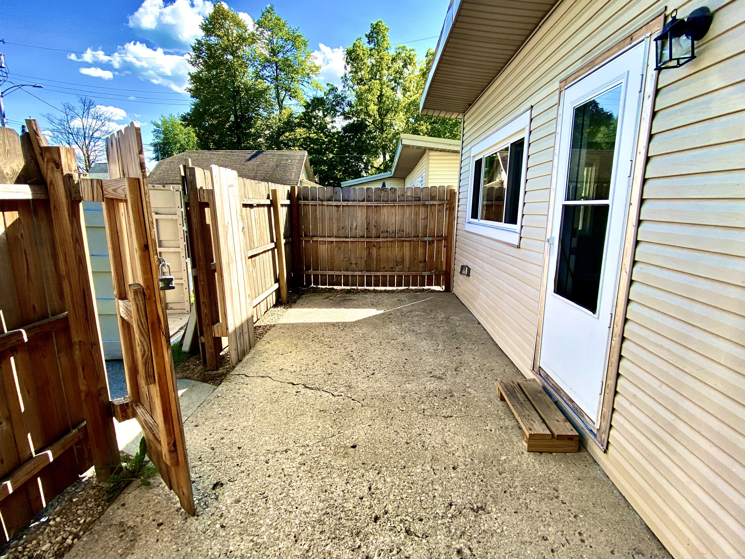 106 Lind Street Property Photo 42