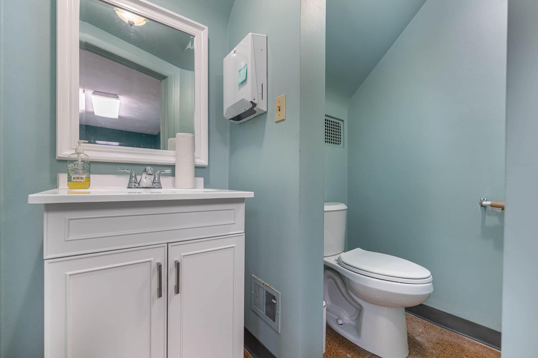 227 E Cecil Street Property Photo 39