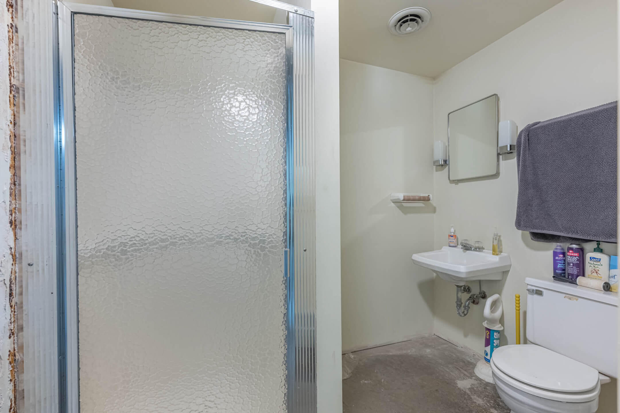 227 E Cecil Street Property Photo 41