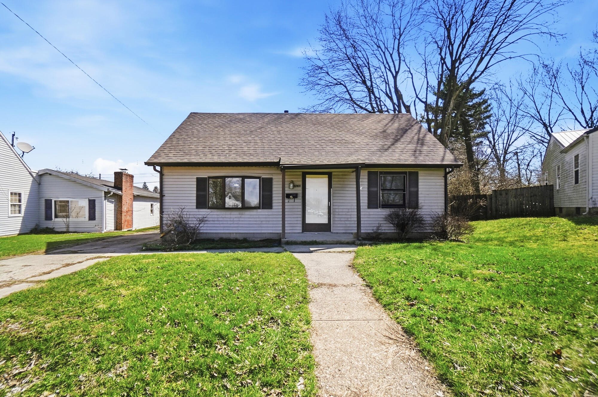 1835 S Sweetbriar Lane Property Photo 4