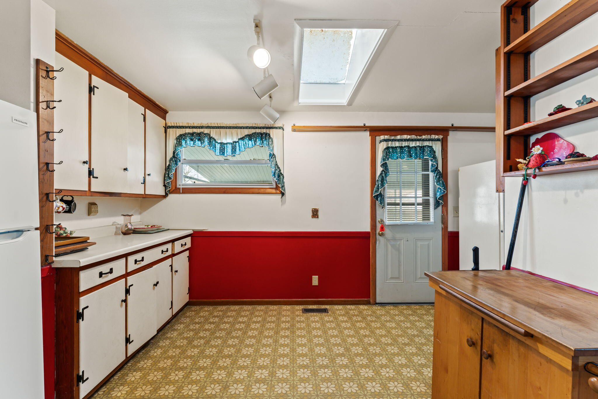 329 S Western Avenue Property Photo 14