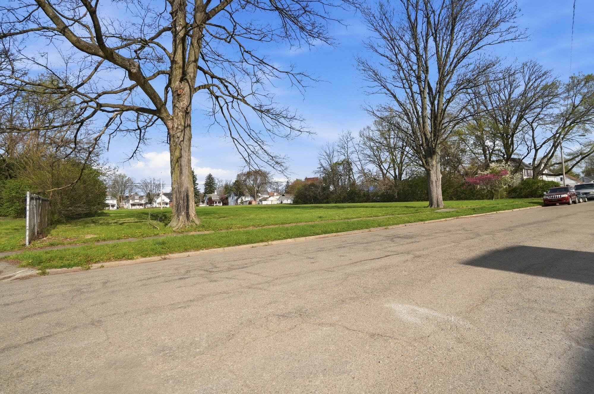270 S Clairmont Avenue Property Photo 13