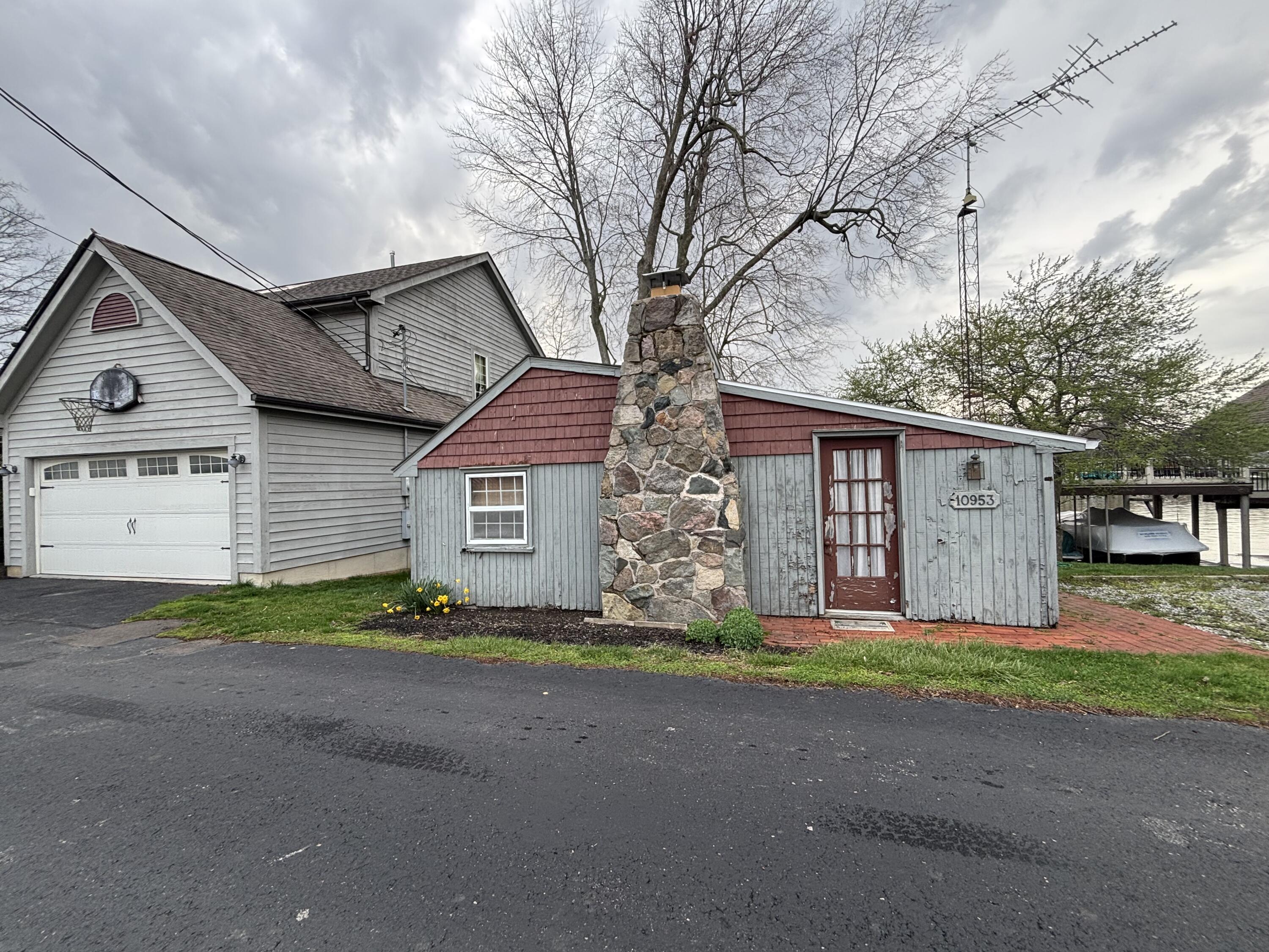 10953 Sassafrass Road Property Photo 2