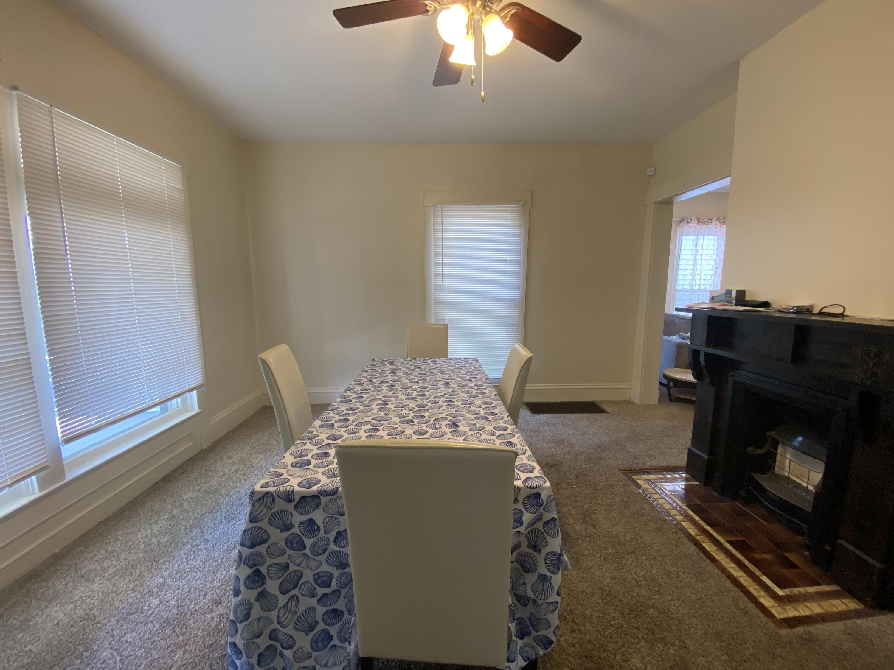 528 W Ash Street Property Photo 3