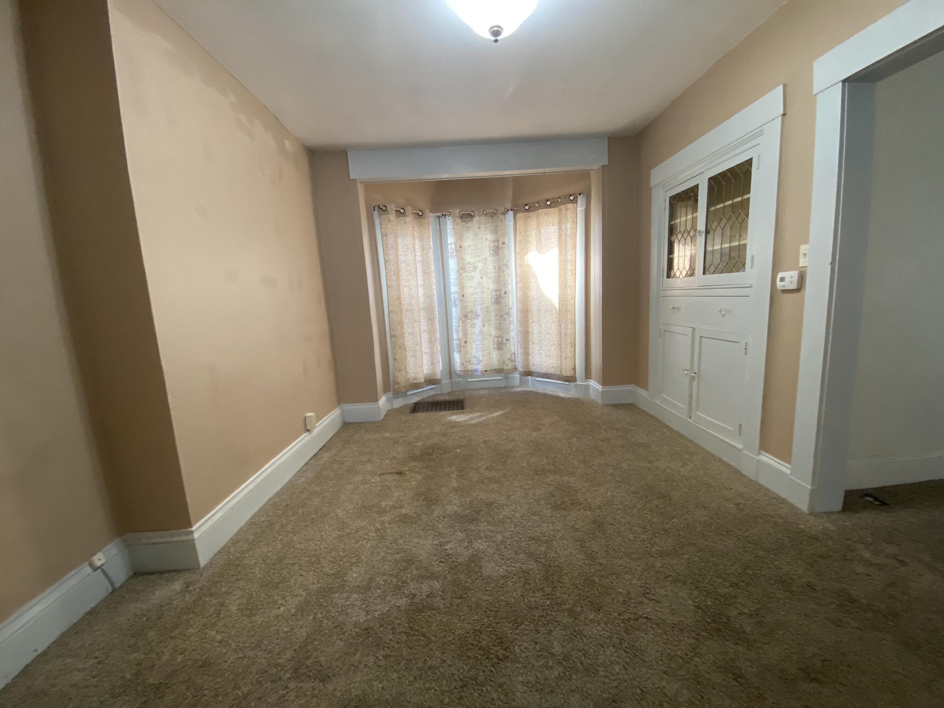 528 W Ash Street Property Photo 5