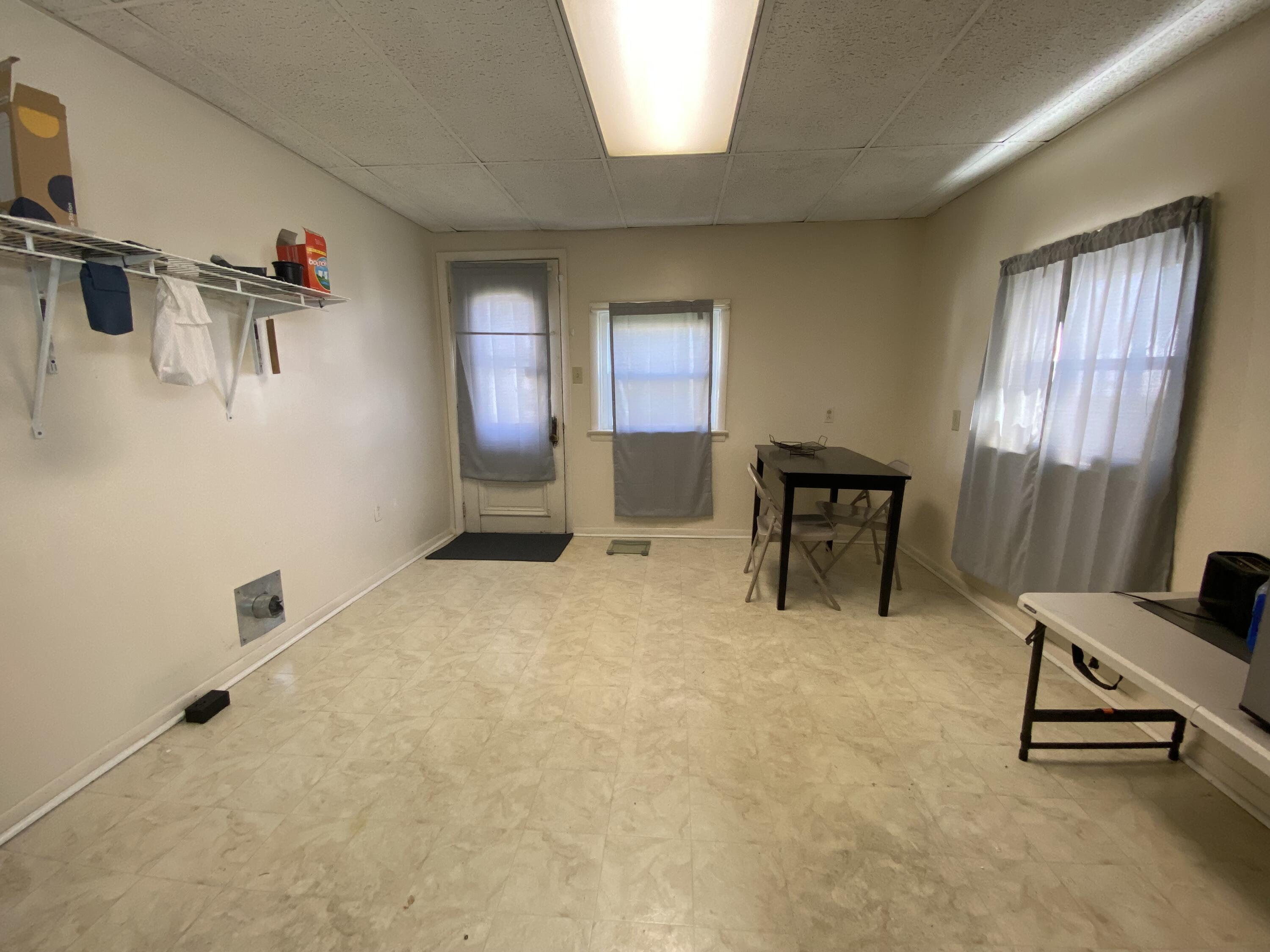 528 W Ash Street Property Photo 7