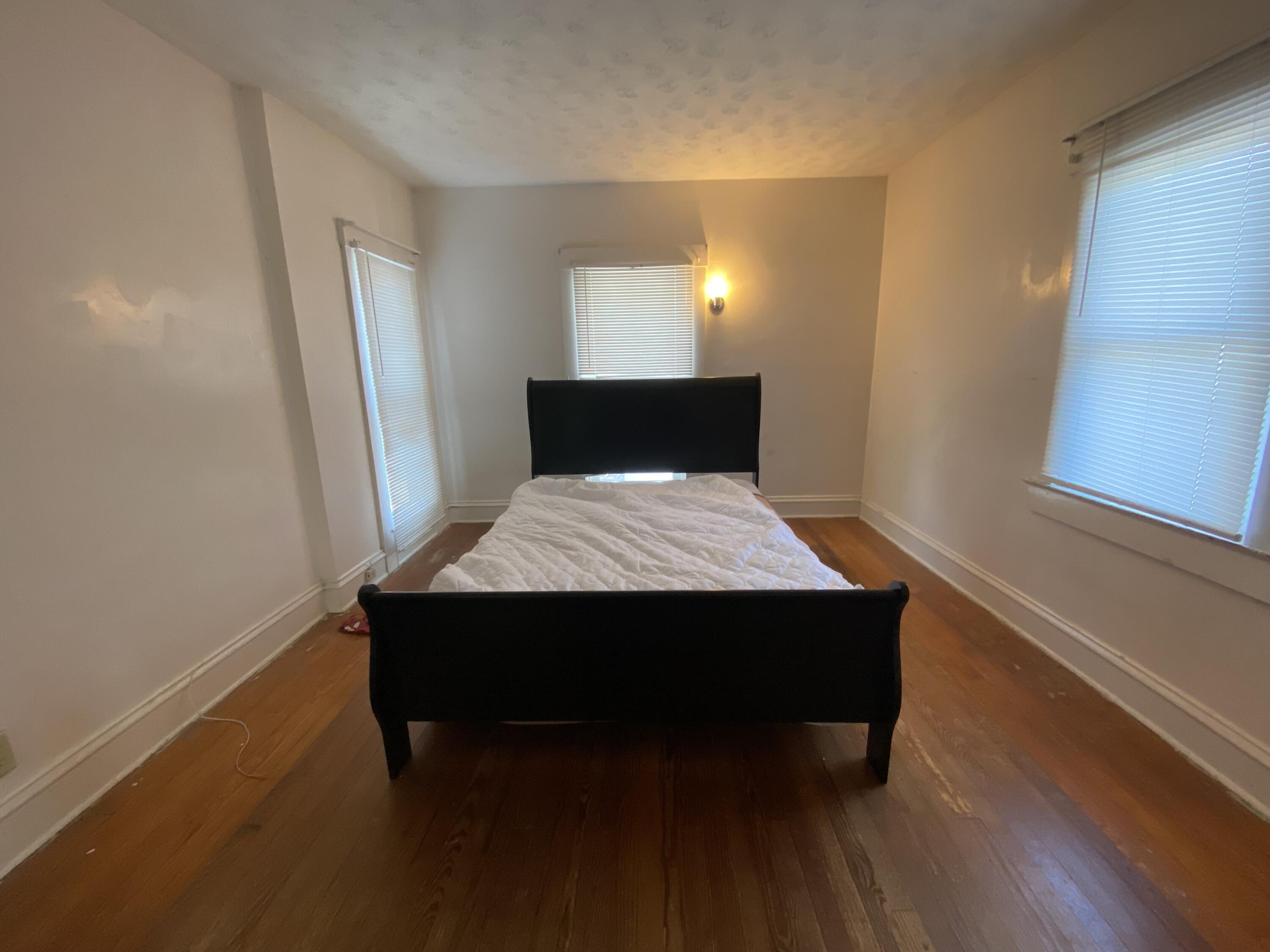 528 W Ash Street Property Photo 8