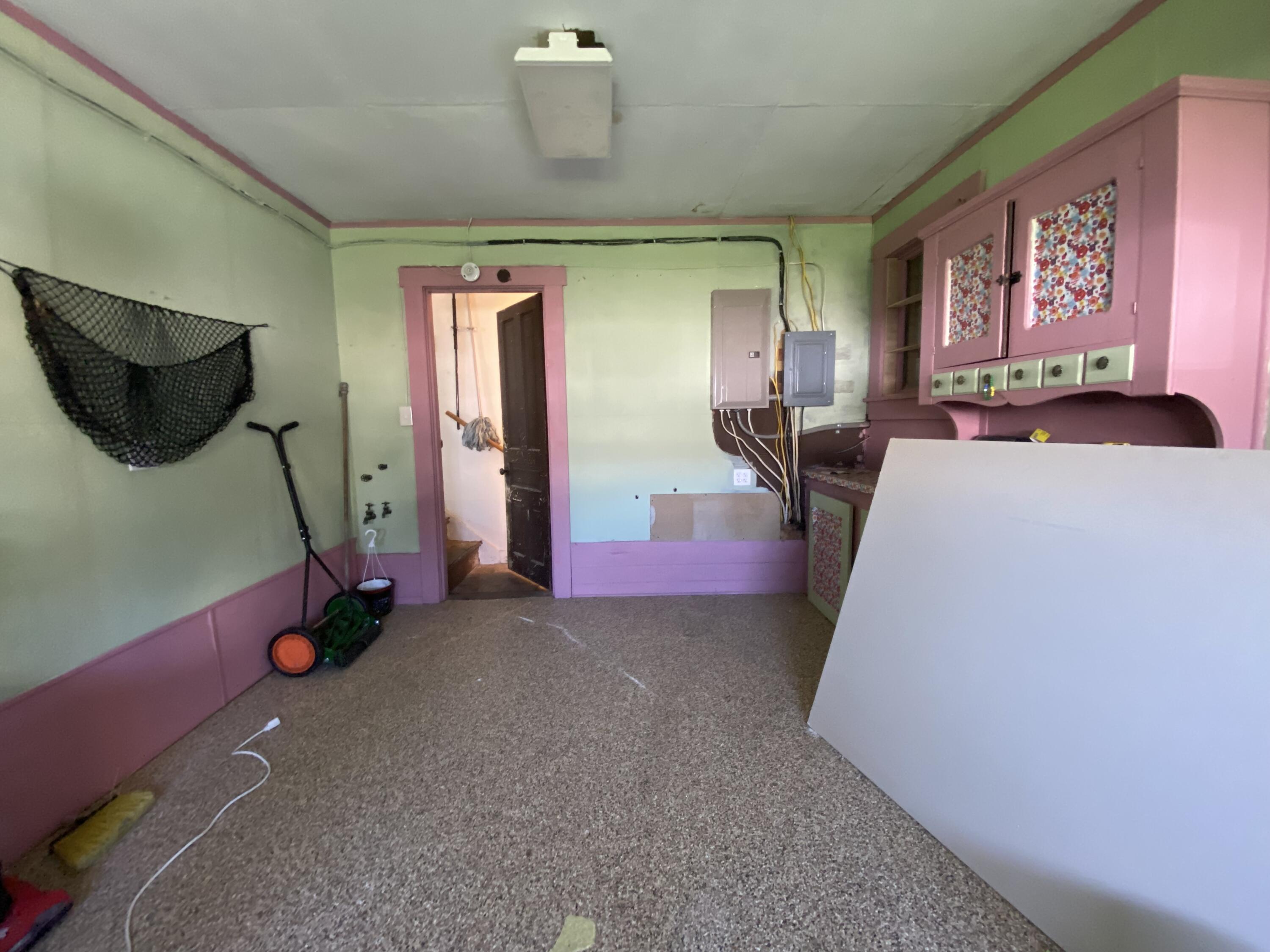 528 W Ash Street Property Photo 13