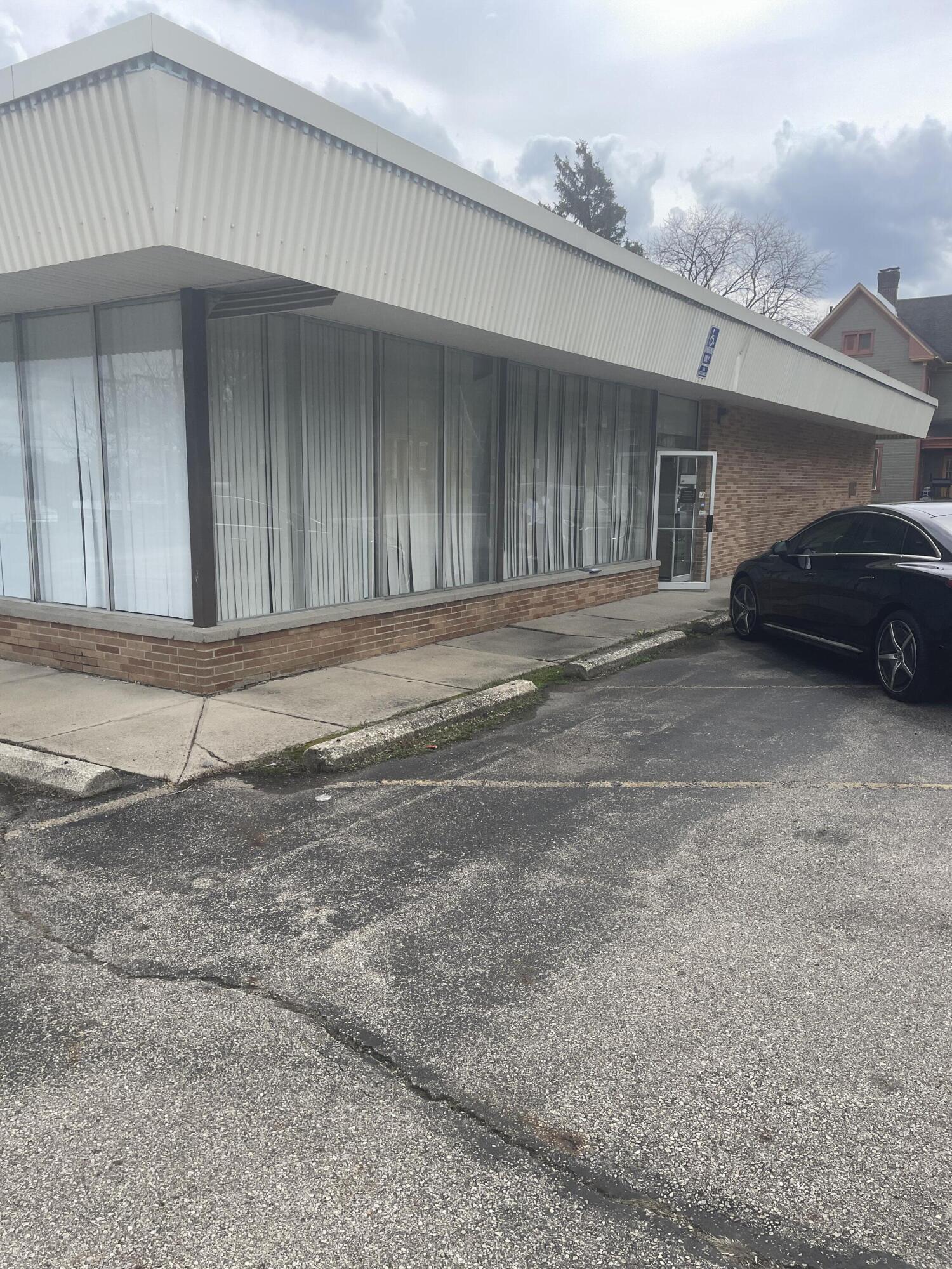 1 E Pleasant Street Property Photo 2