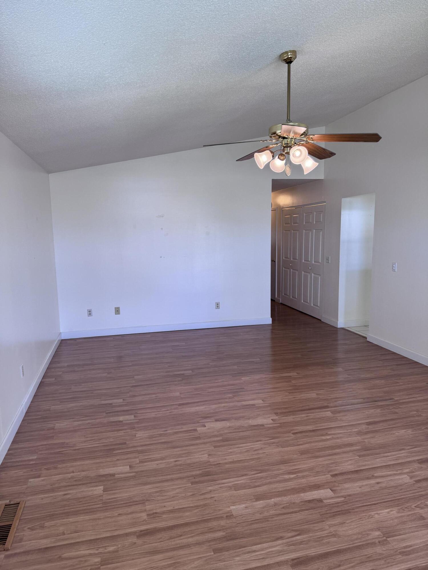 805 Townview Drive Property Photo 2