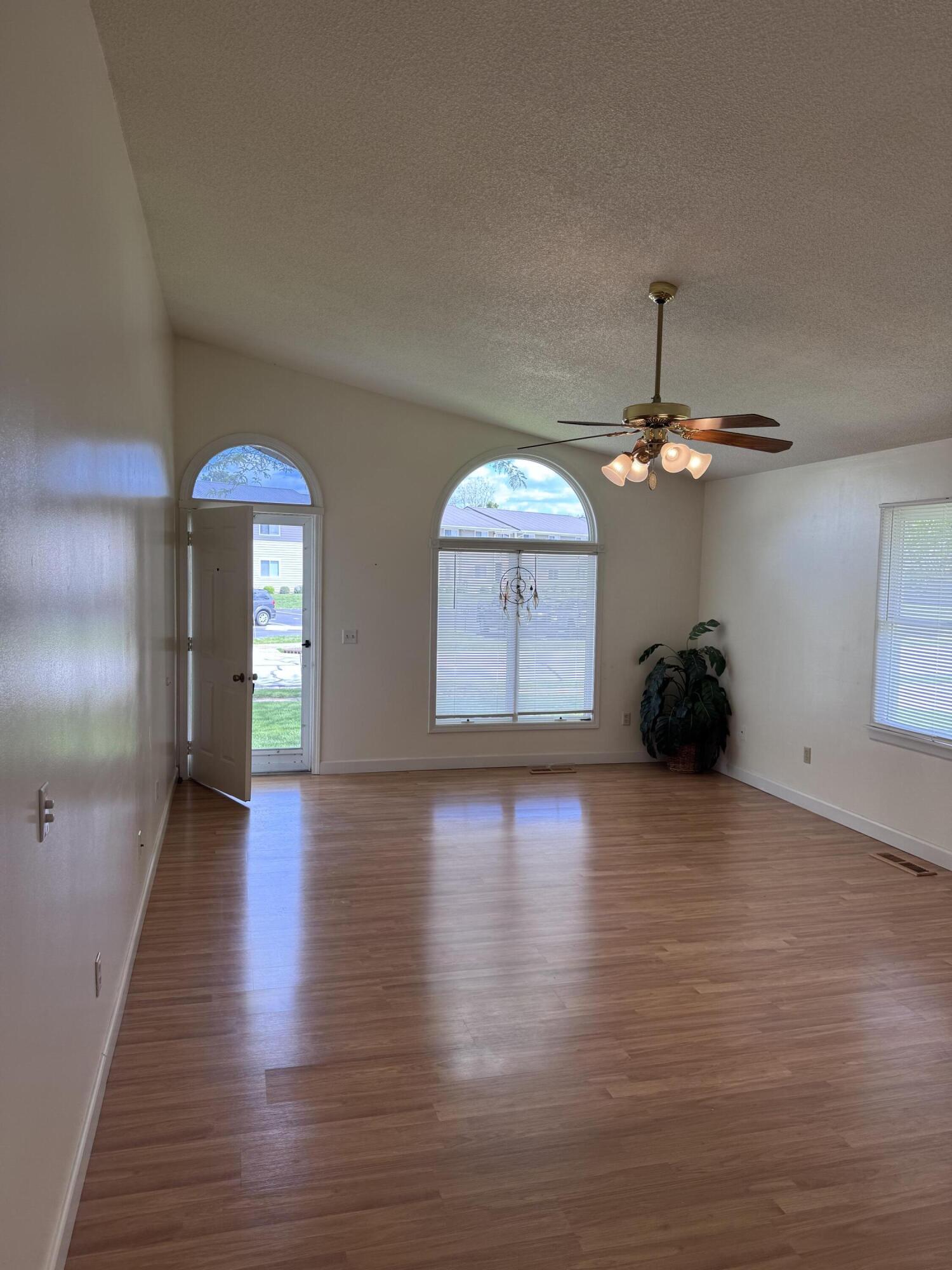 805 Townview Drive Property Photo 3