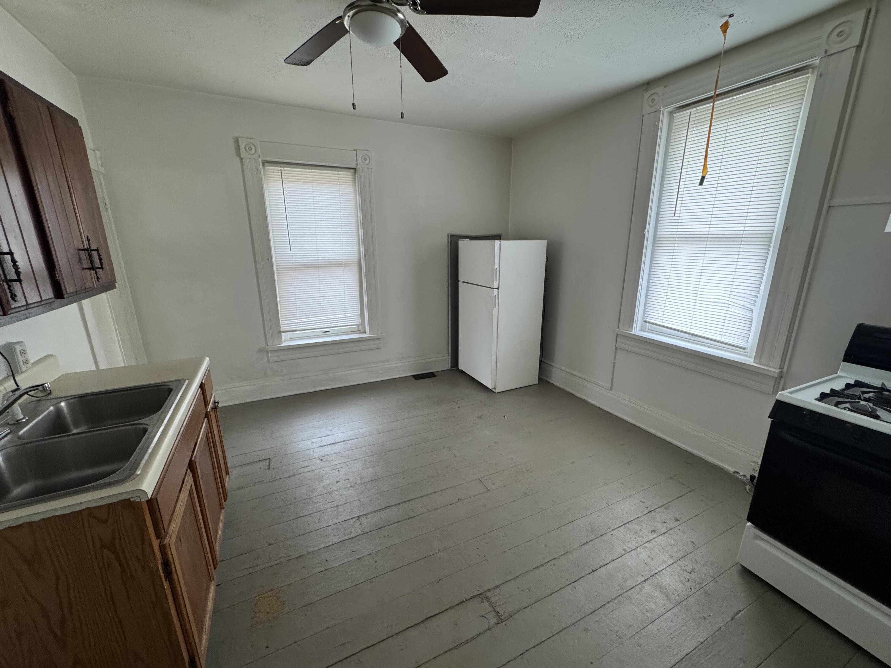 707 W High Street Property Photo 2