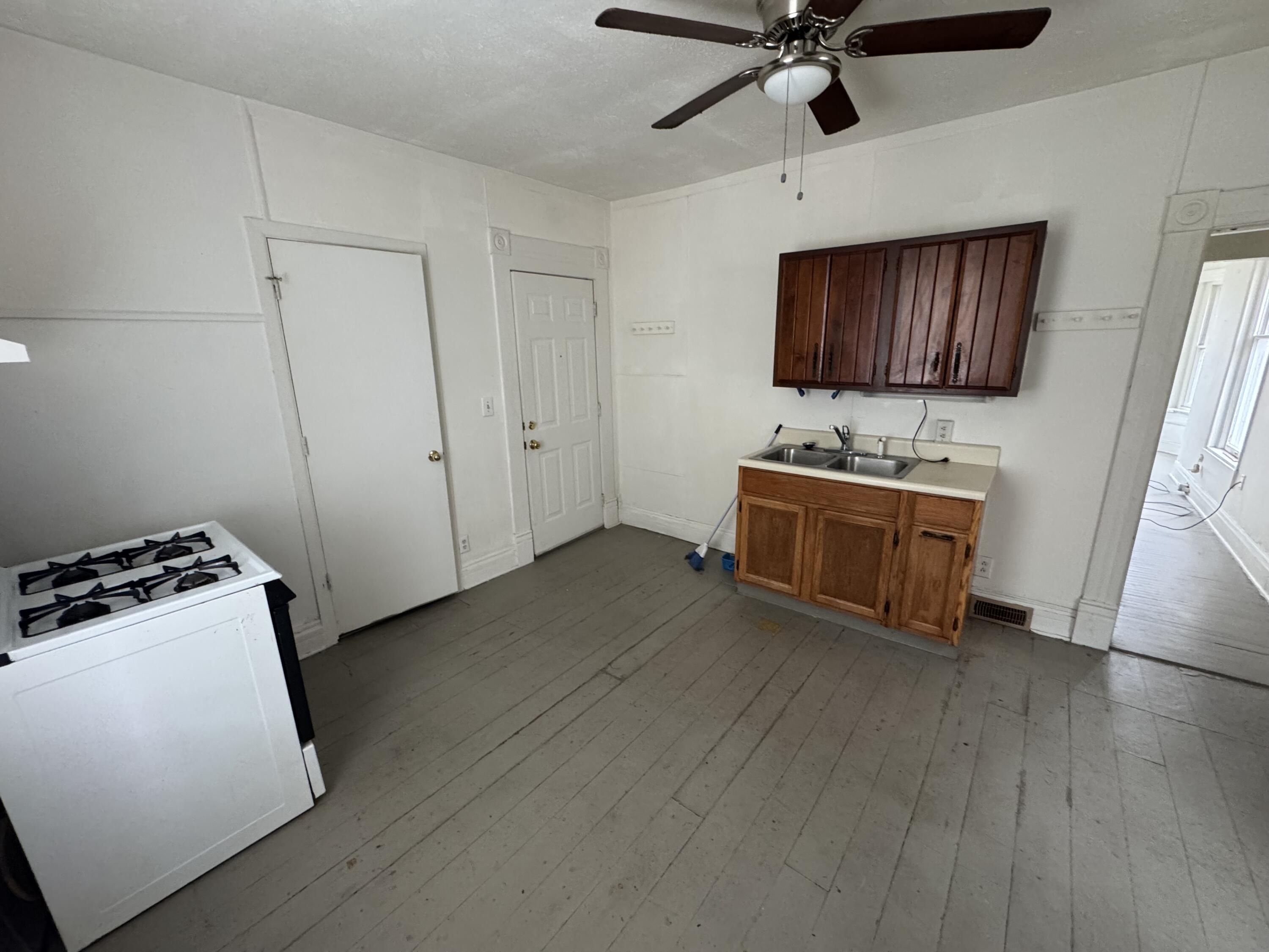 707 W High Street Property Photo 3
