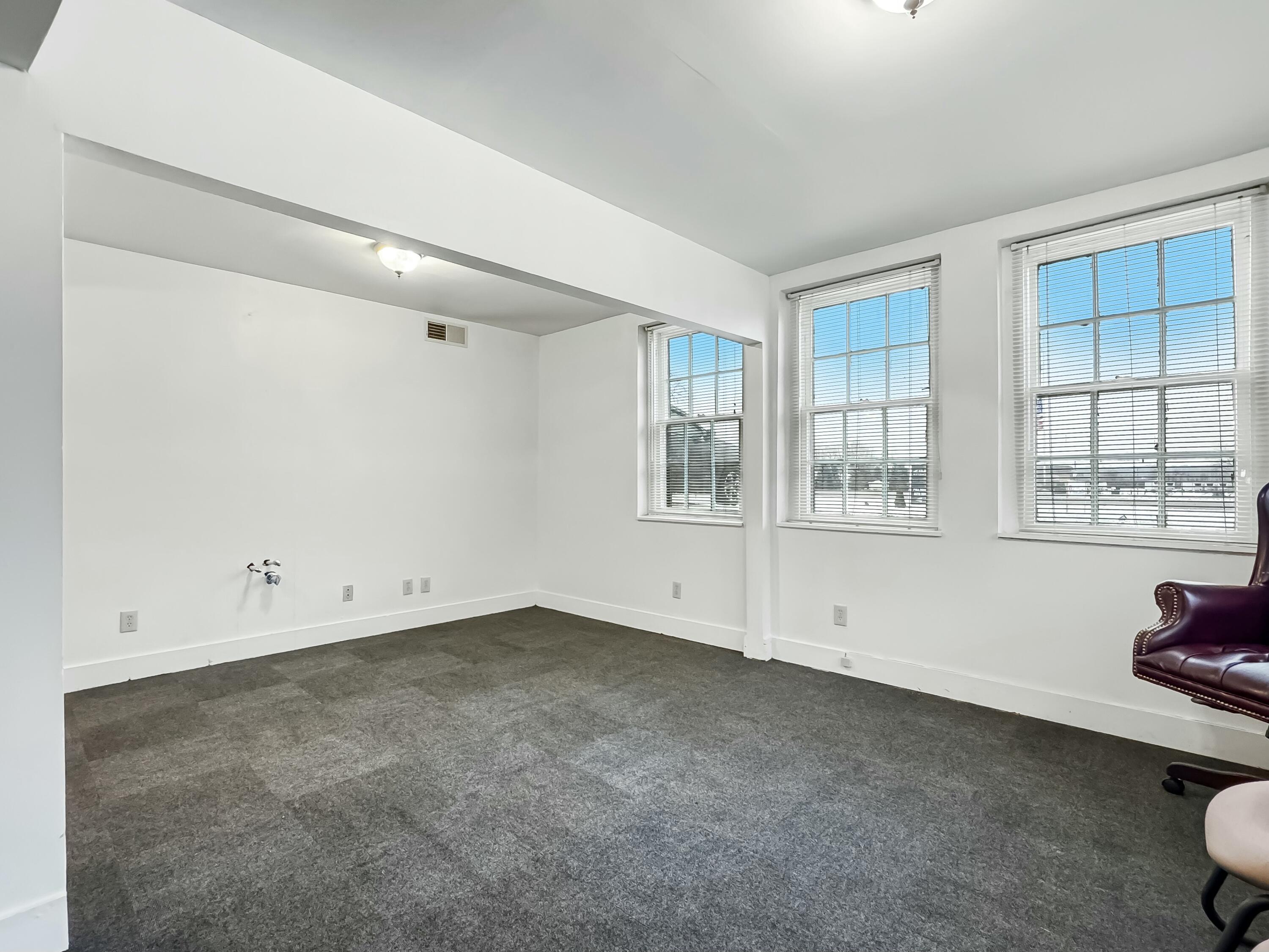 4800 Urbana Road Property Photo 15