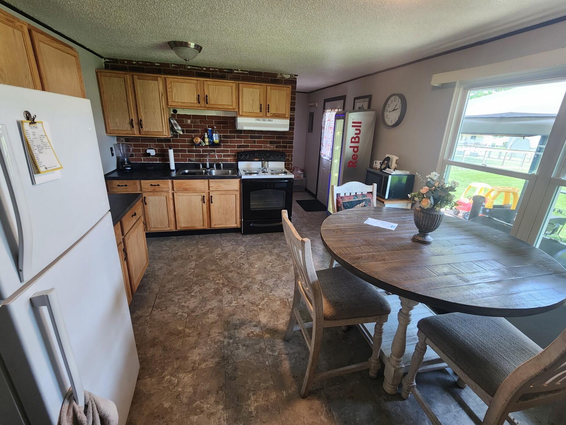 148 Margo Lane Property Photo 4