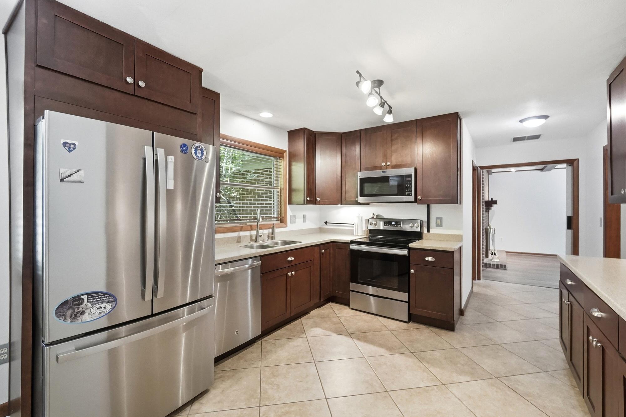 196 Cambria Drive Property Photo 13