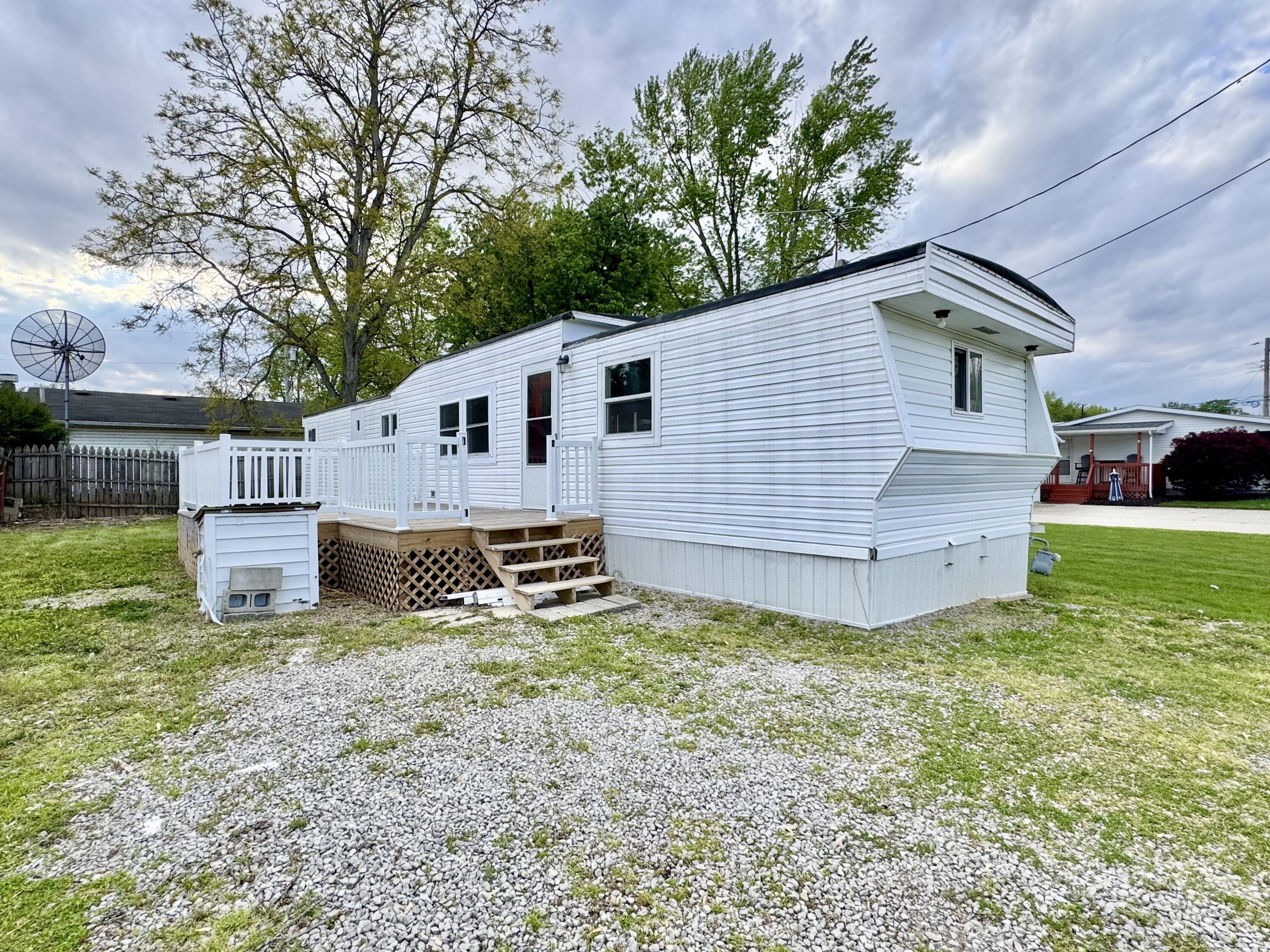 11393 Ash Avenue Property Photo 3