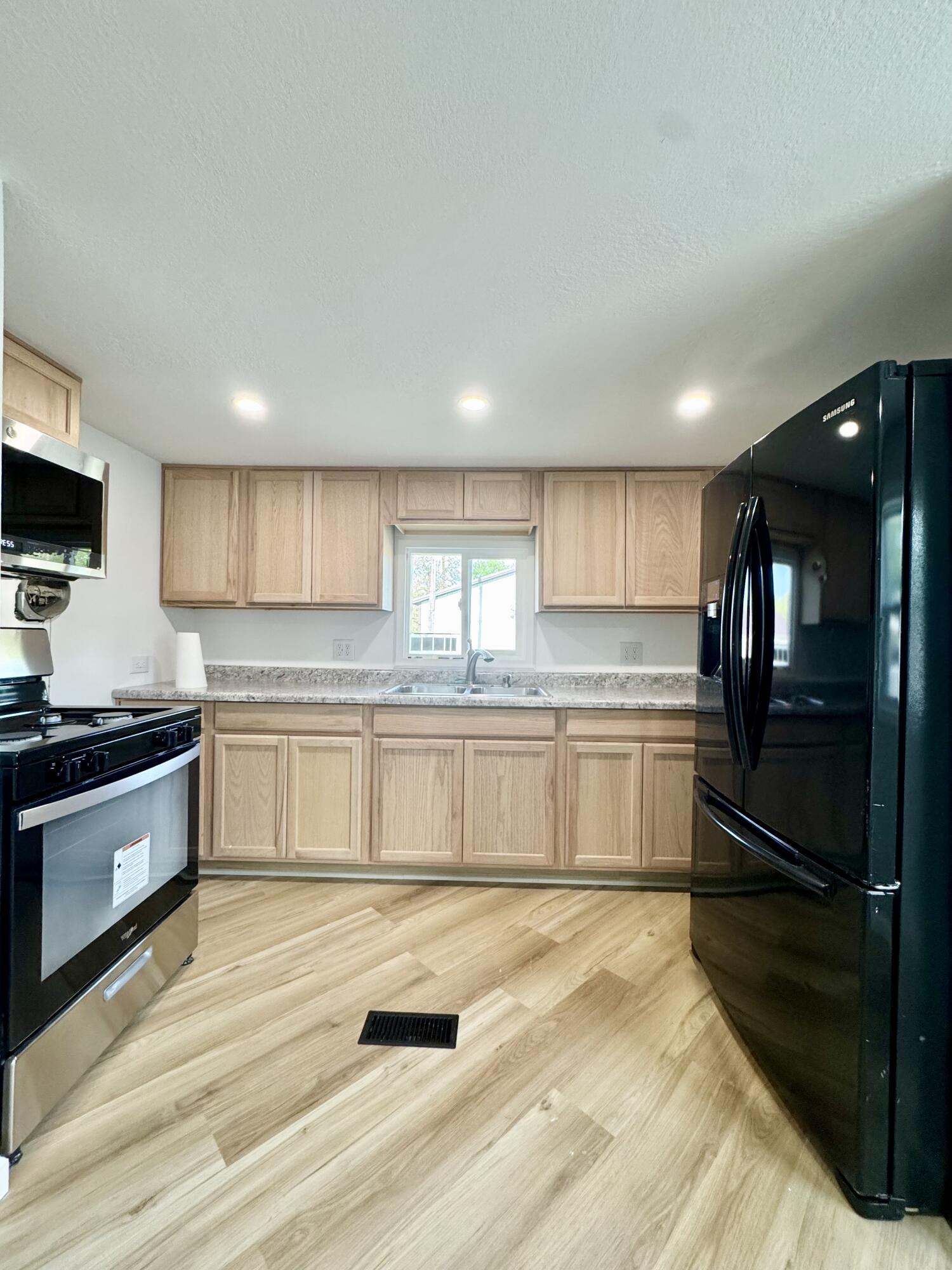 11393 Ash Avenue Property Photo 18