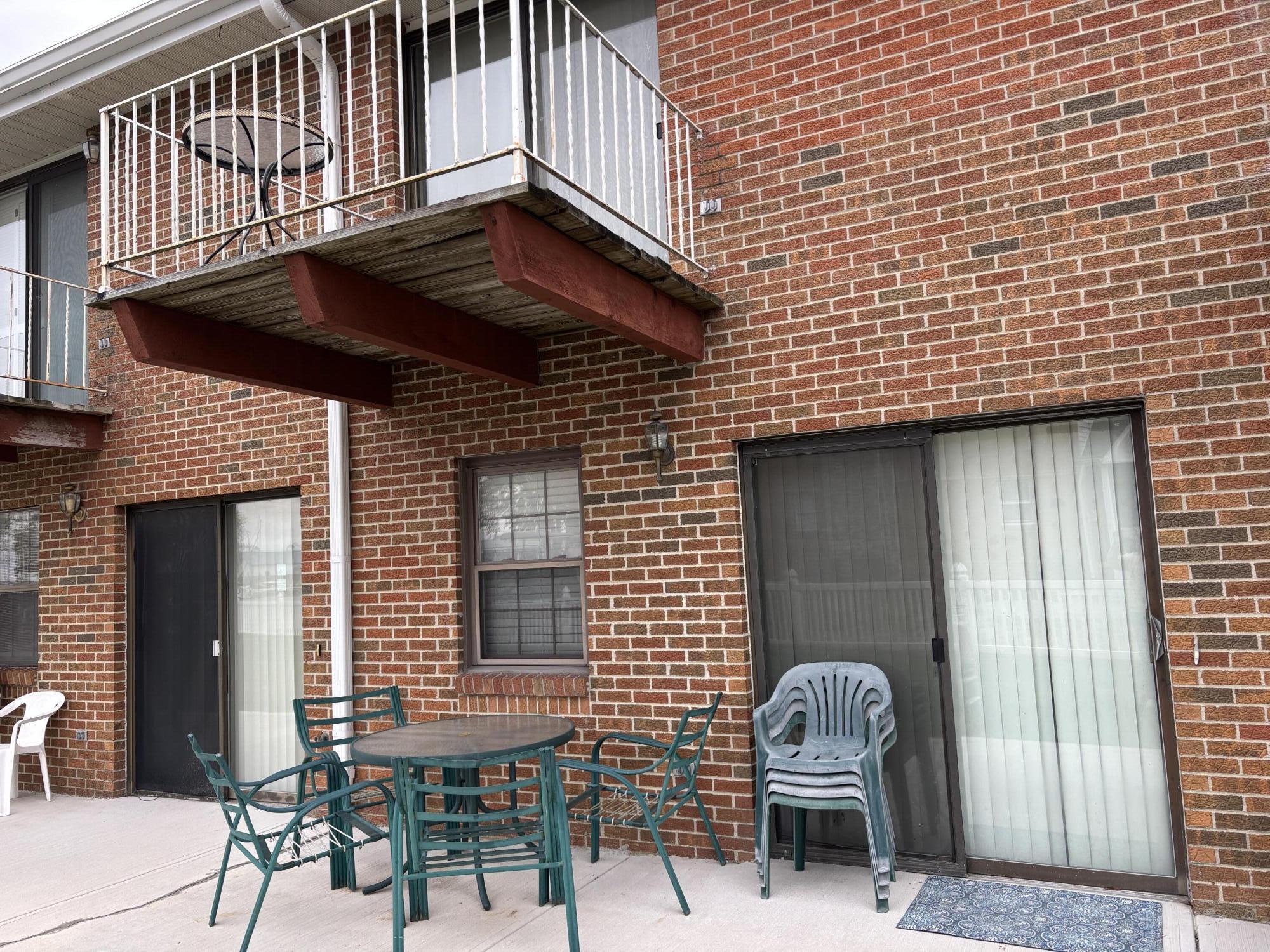 222 Warren Avenue 3 Property Photo 6