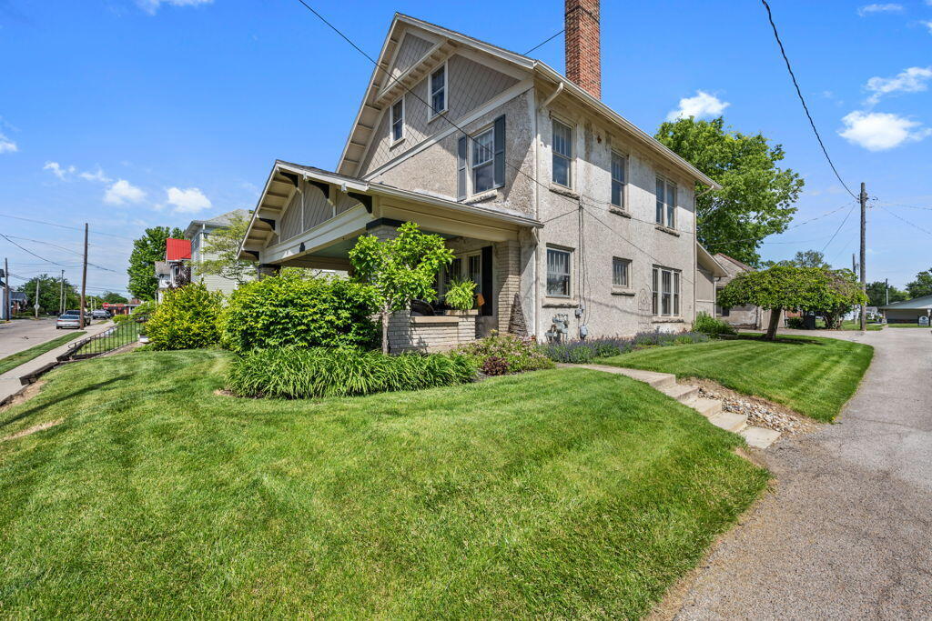 224 E Walnut Street Property Photo 3