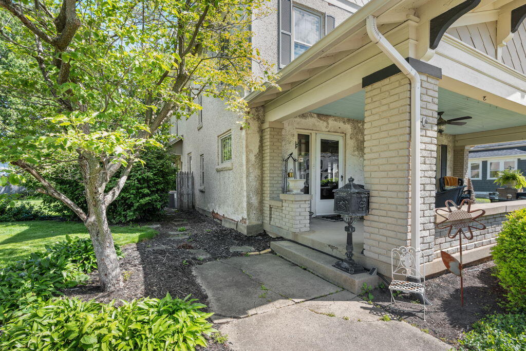 224 E Walnut Street Property Photo 4