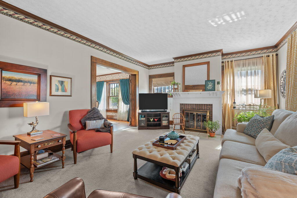 224 E Walnut Street Property Photo 10