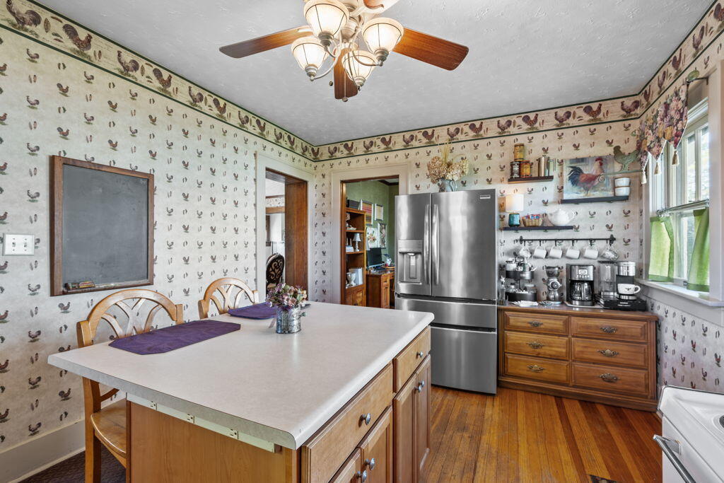224 E Walnut Street Property Photo 17