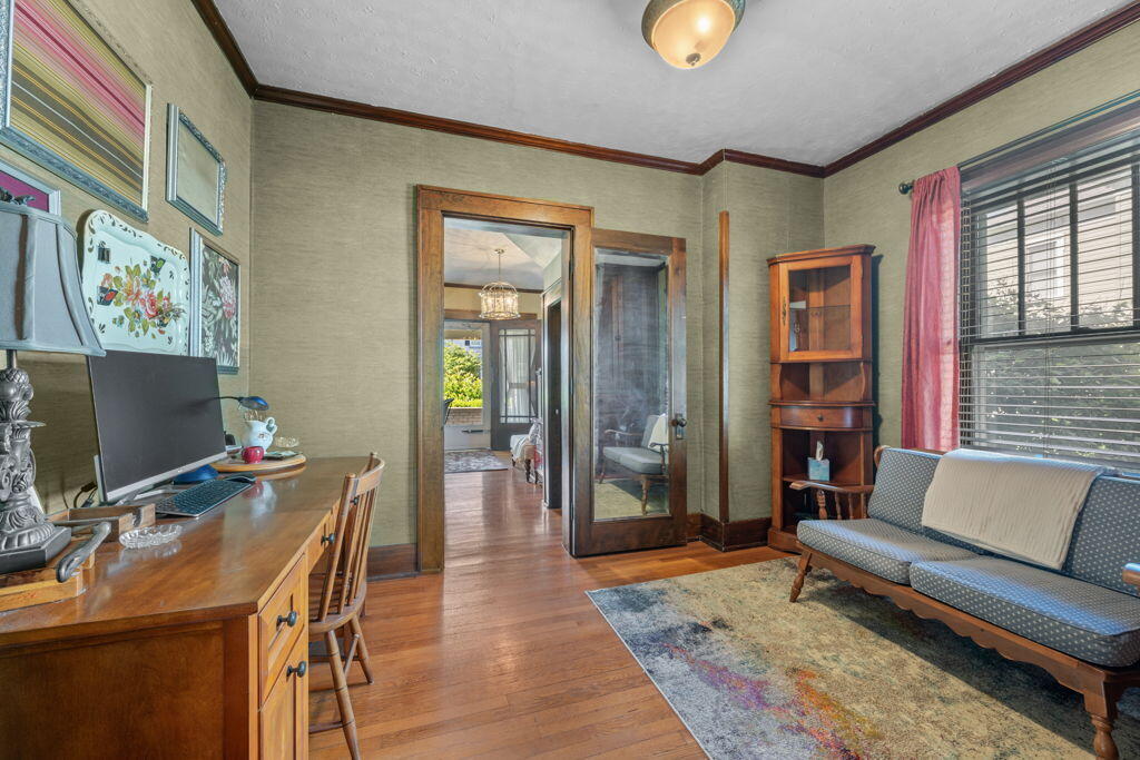 224 E Walnut Street Property Photo 19