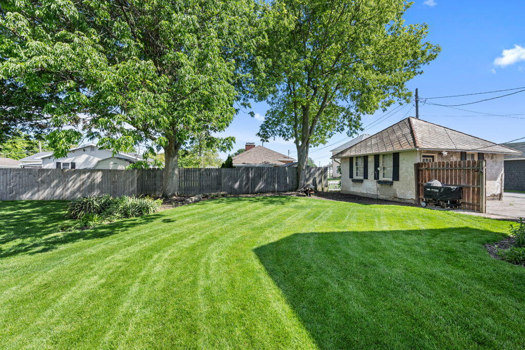 224 E Walnut Street Property Photo 35