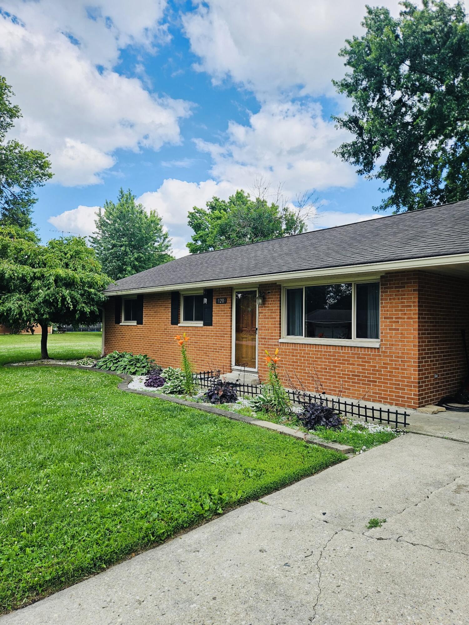 120 Windmere Drive Property Photo 4