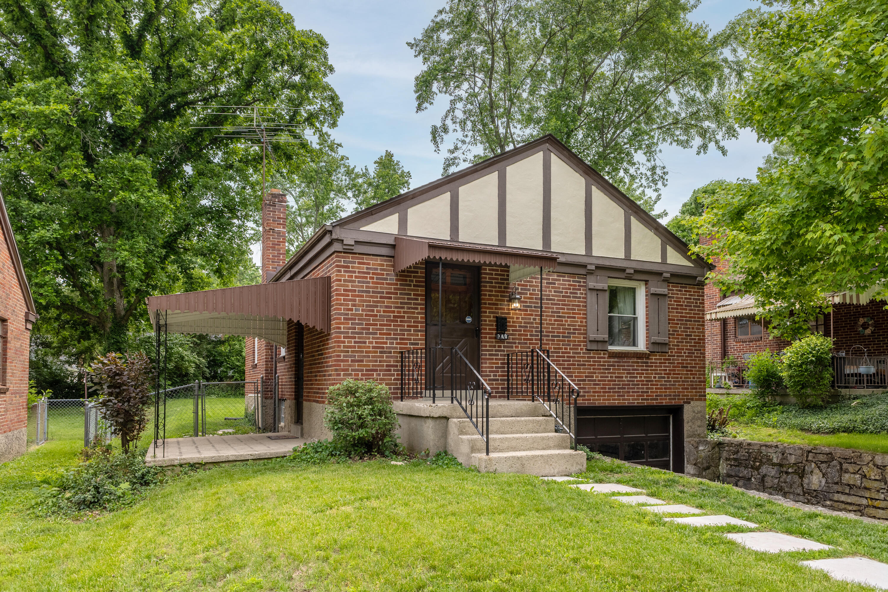 340 E Melford Avenue Property Photo 3