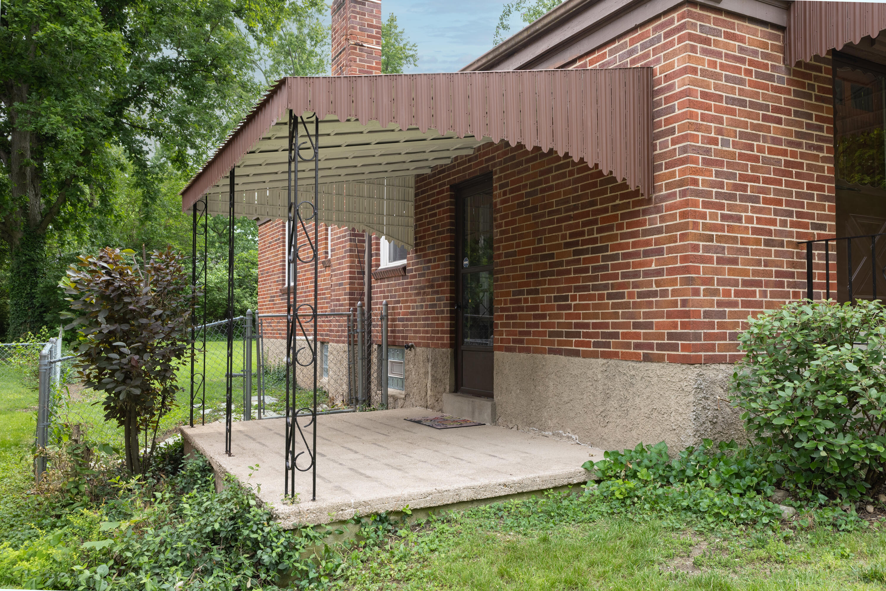 340 E Melford Avenue Property Photo 4